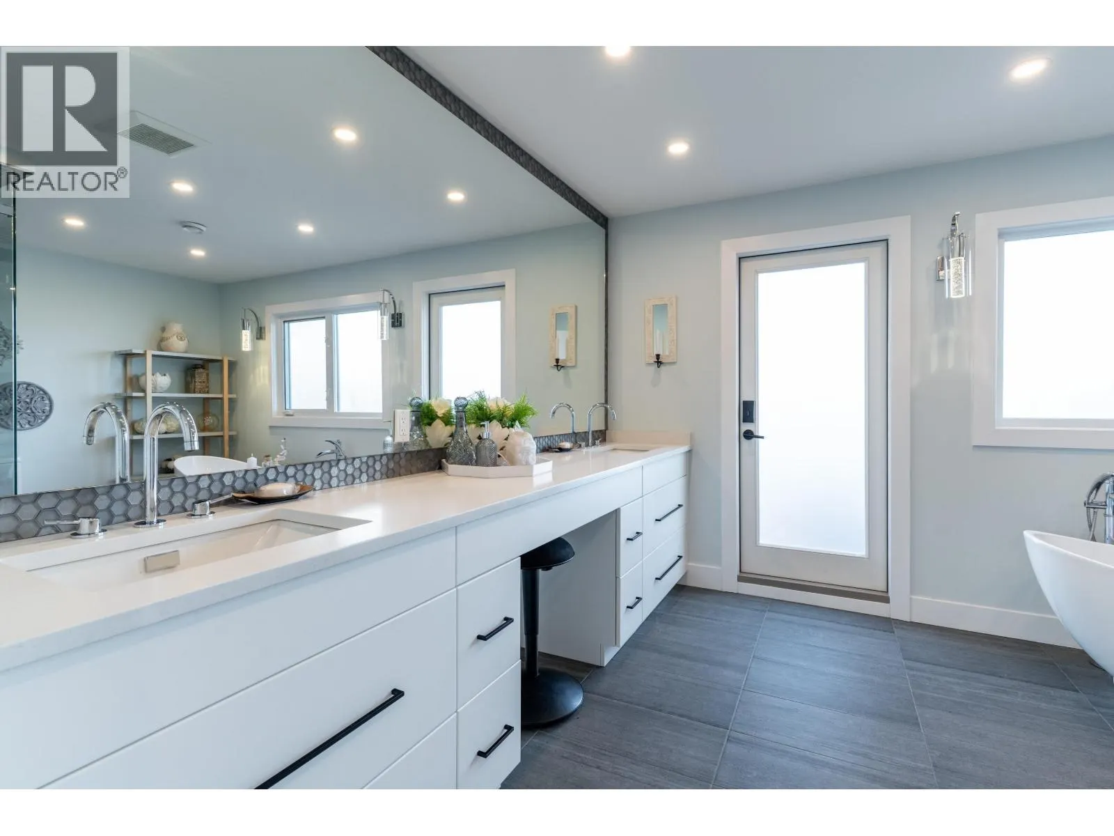5365 MAPLE CRESCENT