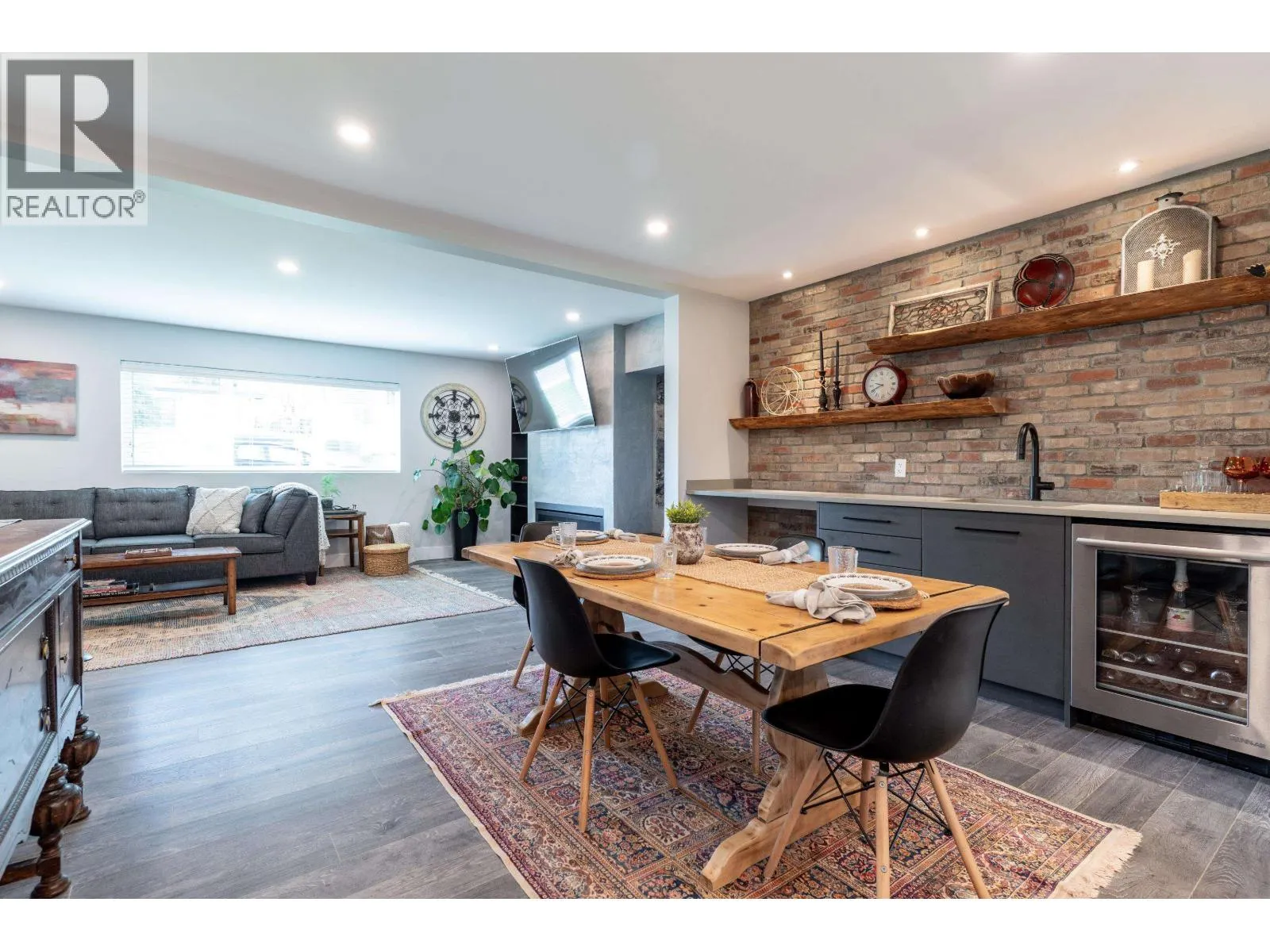 5365 MAPLE CRESCENT