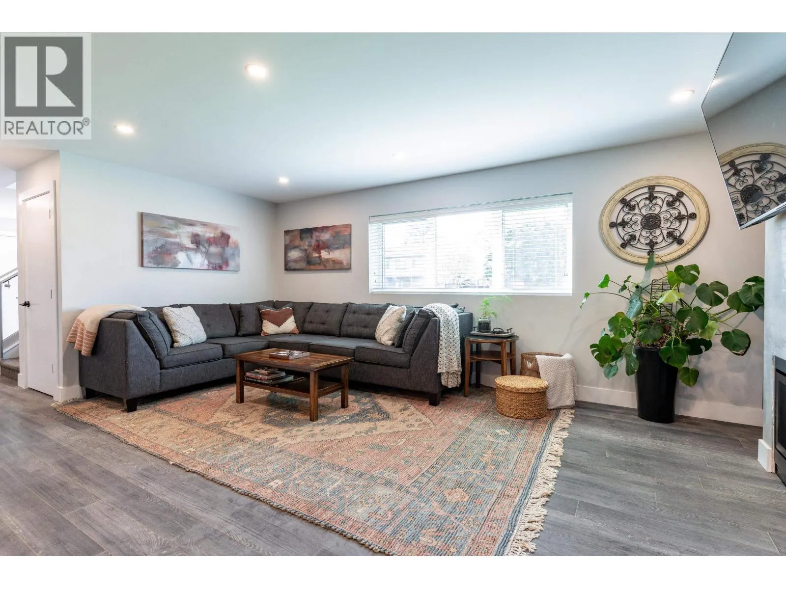 5365 MAPLE CRESCENT