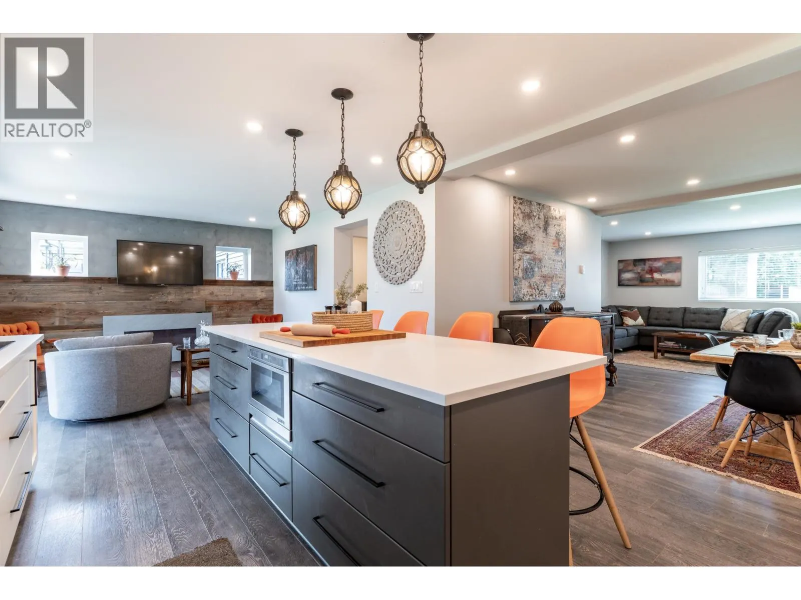 5365 MAPLE CRESCENT