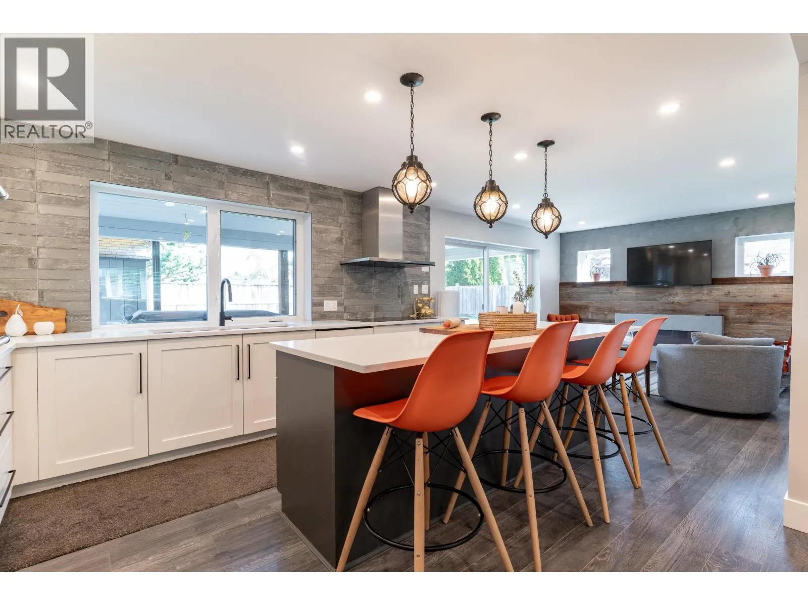 5365 MAPLE CRESCENT