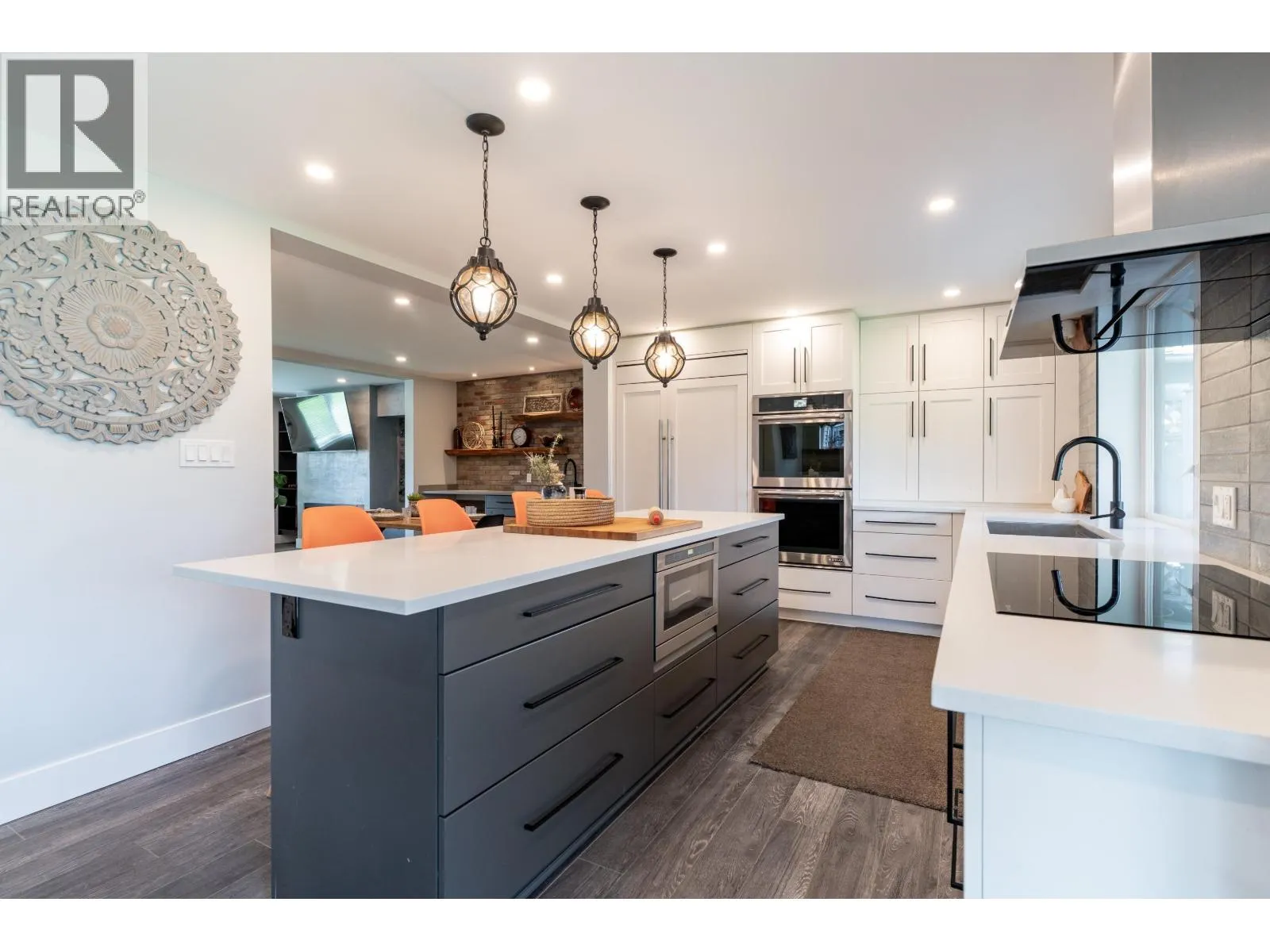 5365 MAPLE CRESCENT
