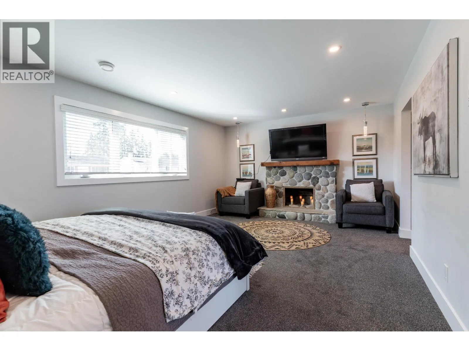 5365 MAPLE CRESCENT