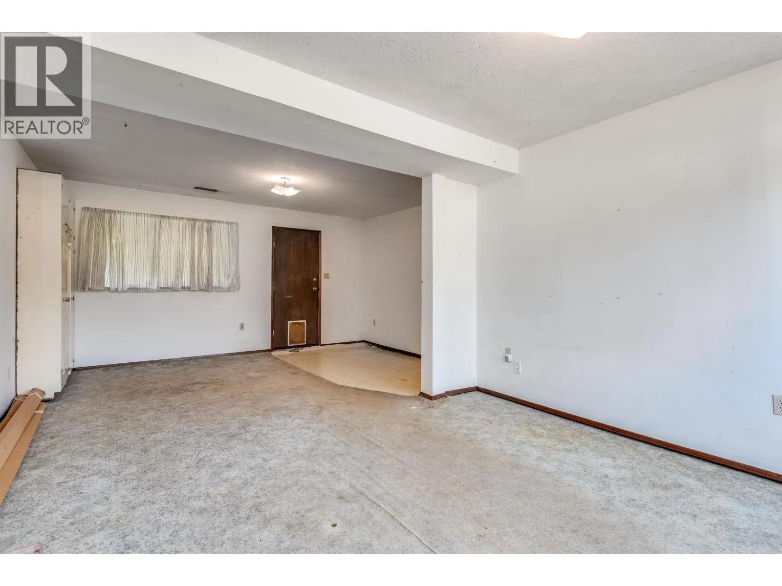 1260 VICTORIA DRIVE