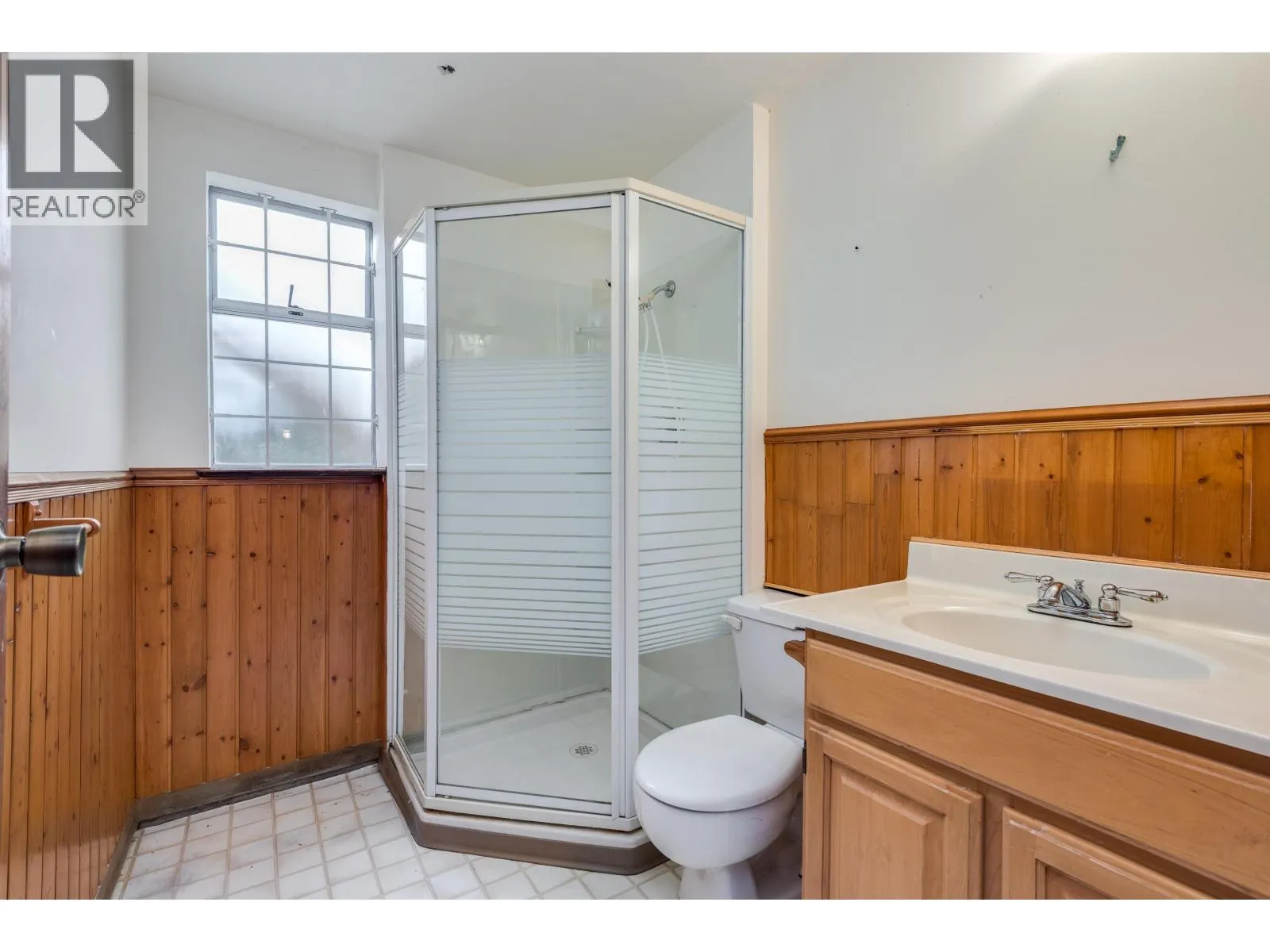 1260 VICTORIA DRIVE