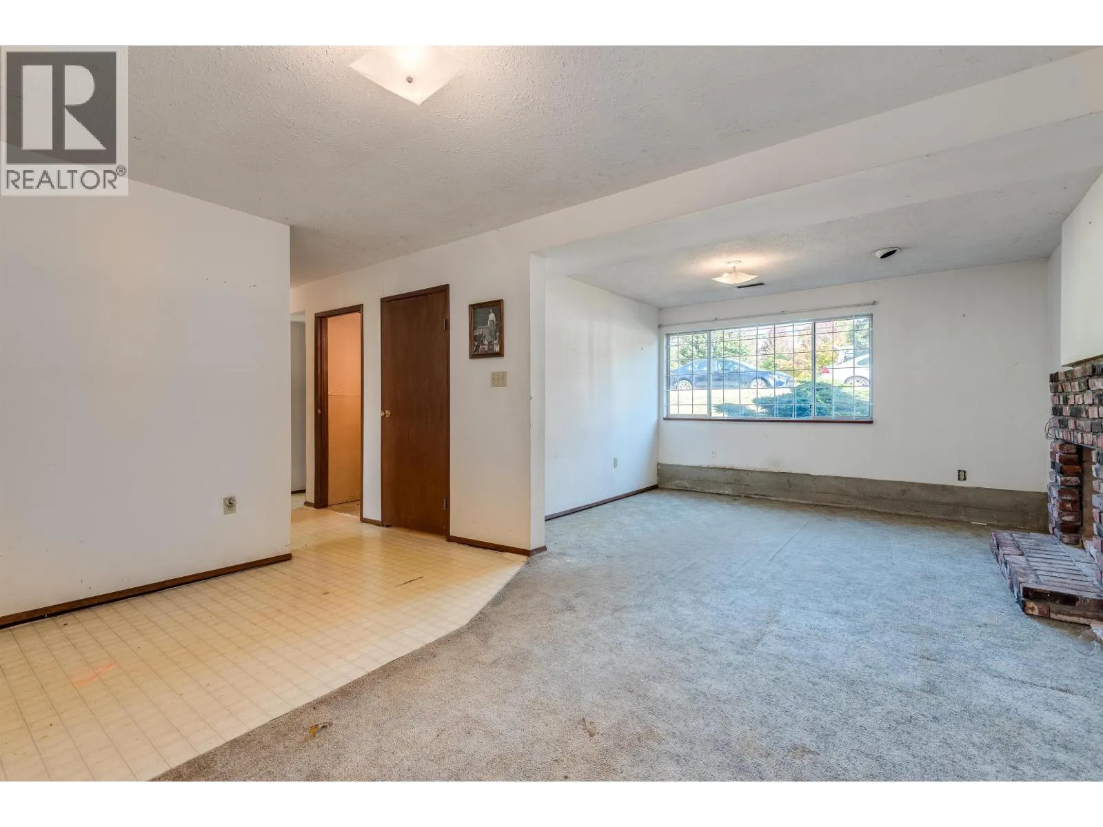 1260 VICTORIA DRIVE