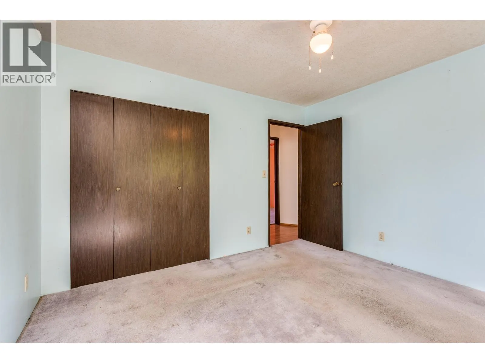 1260 VICTORIA DRIVE
