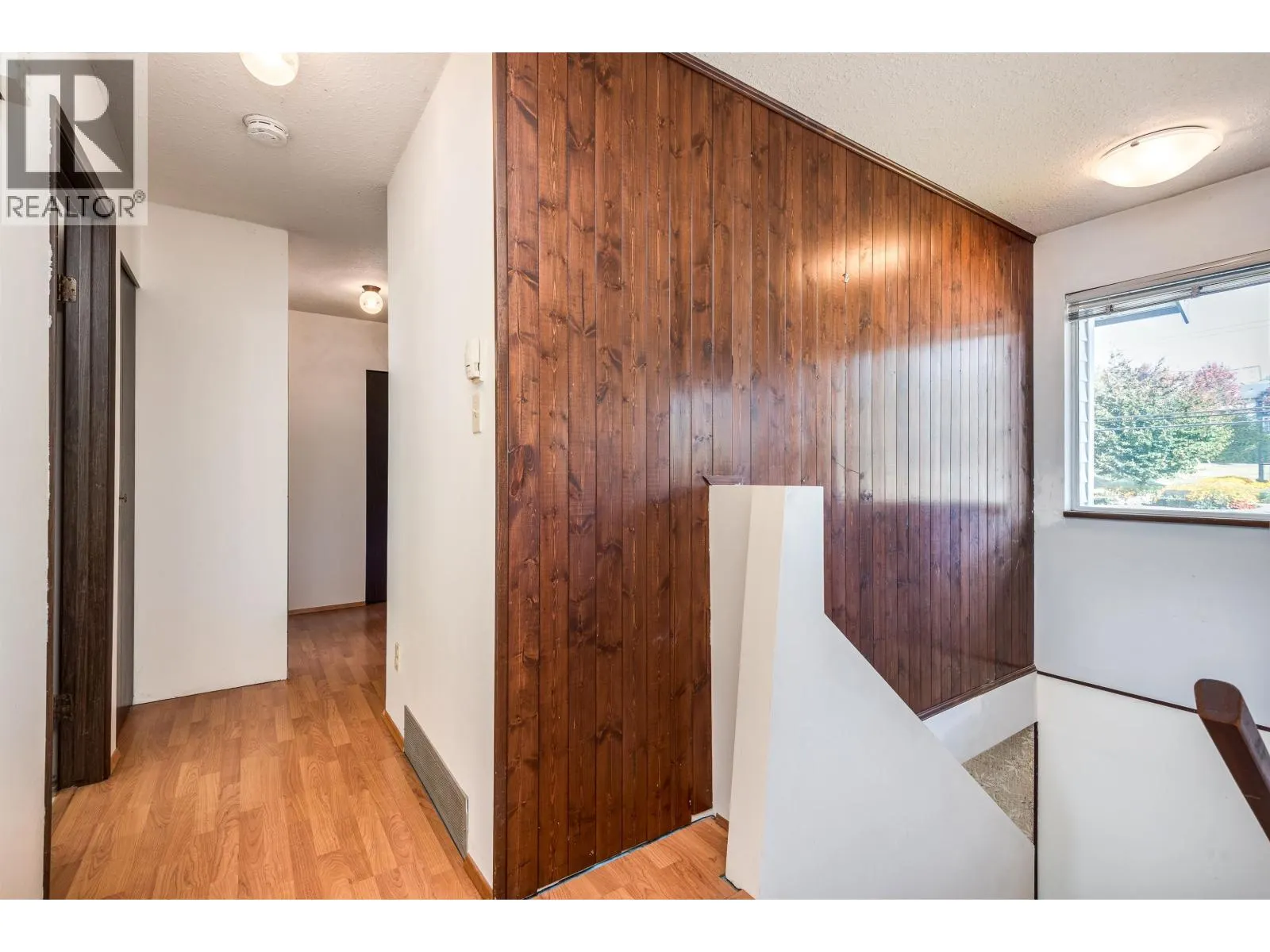 1260 VICTORIA DRIVE