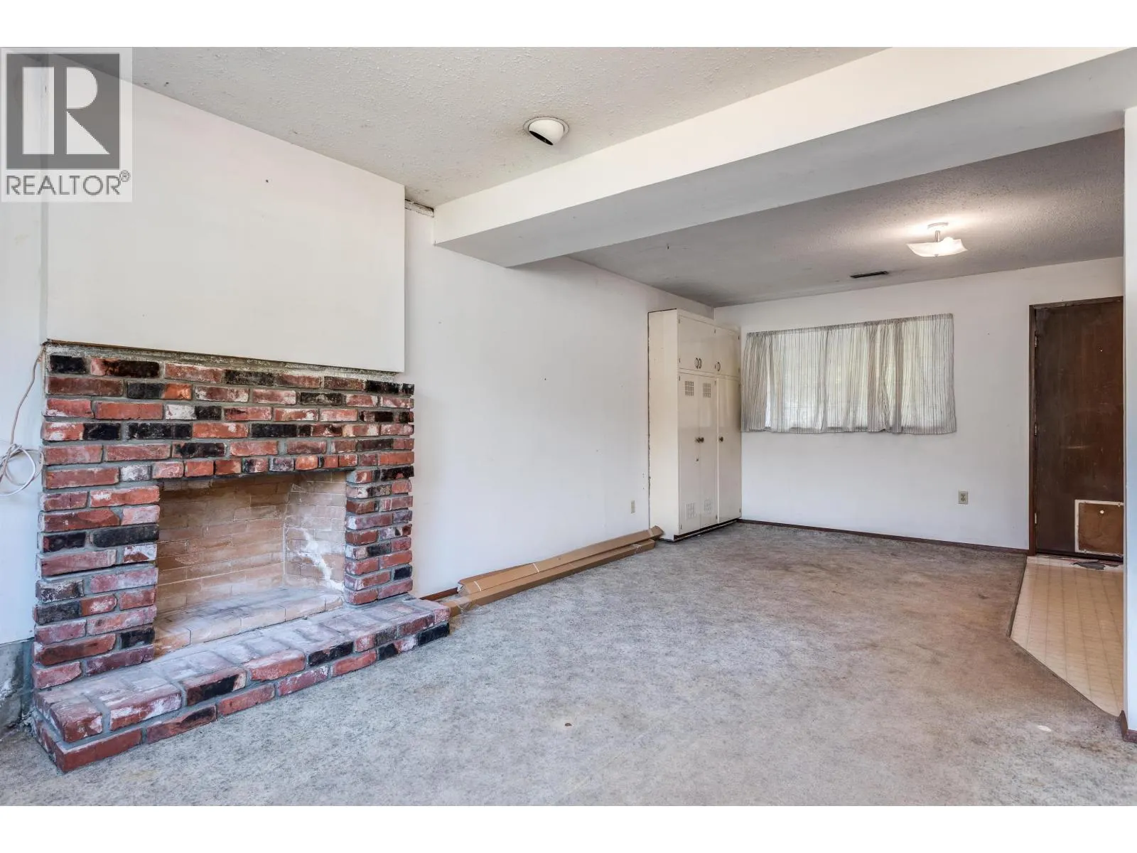 1260 VICTORIA DRIVE