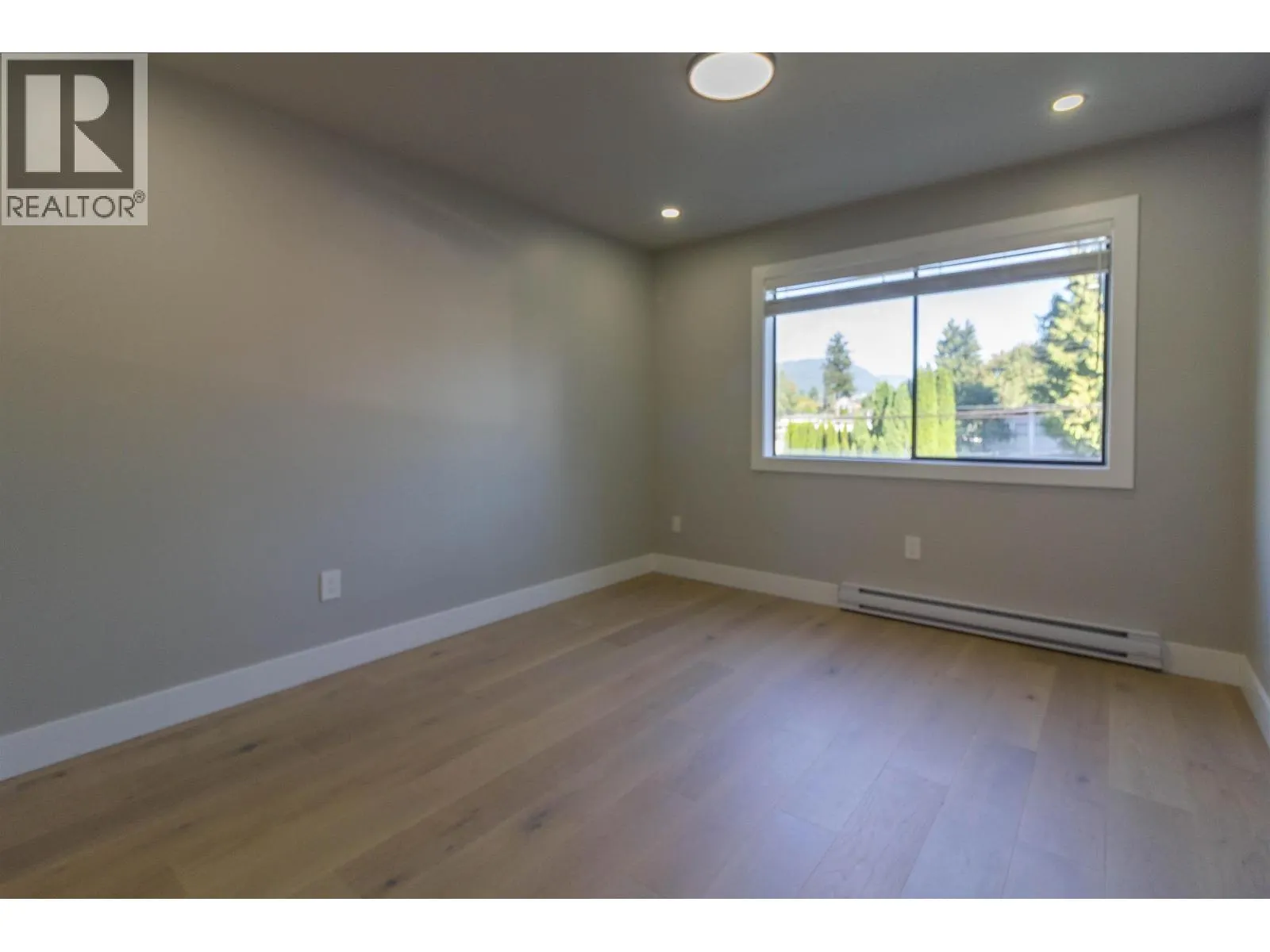 201 1948 COQUITLAM AVENUE