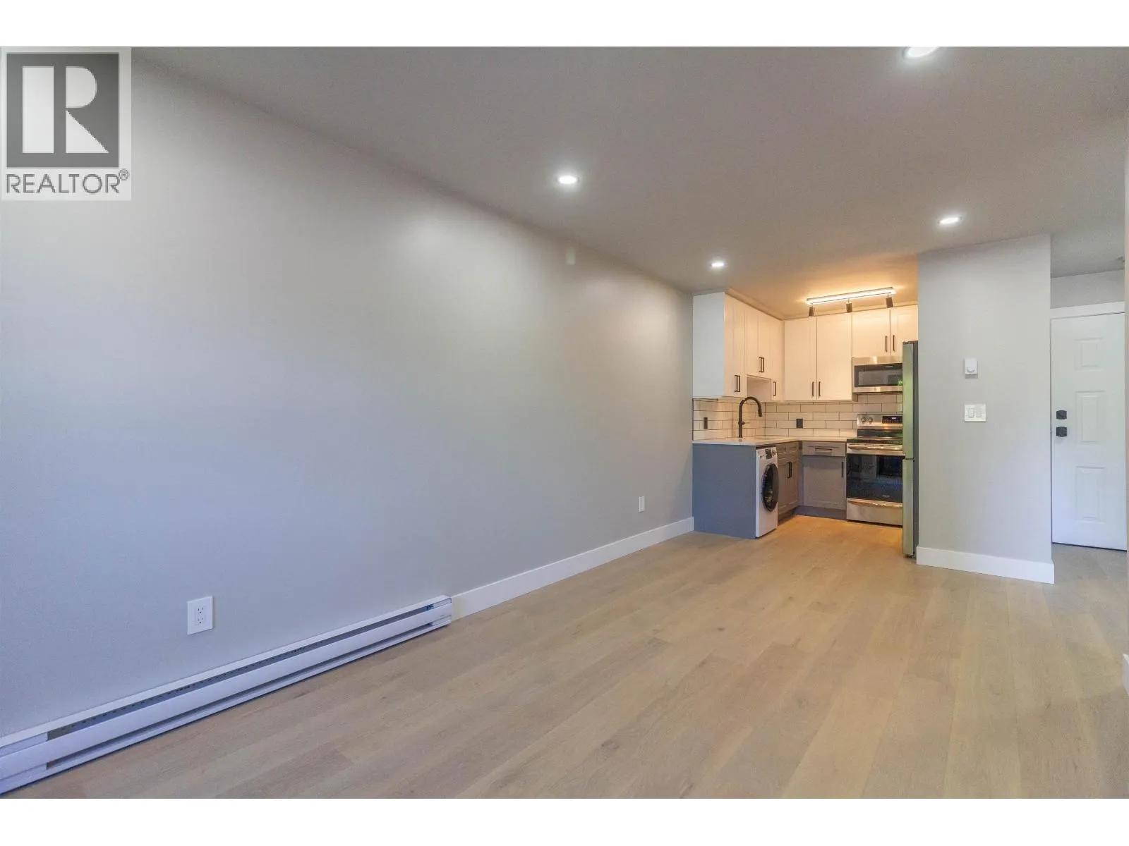 201 1948 COQUITLAM AVENUE