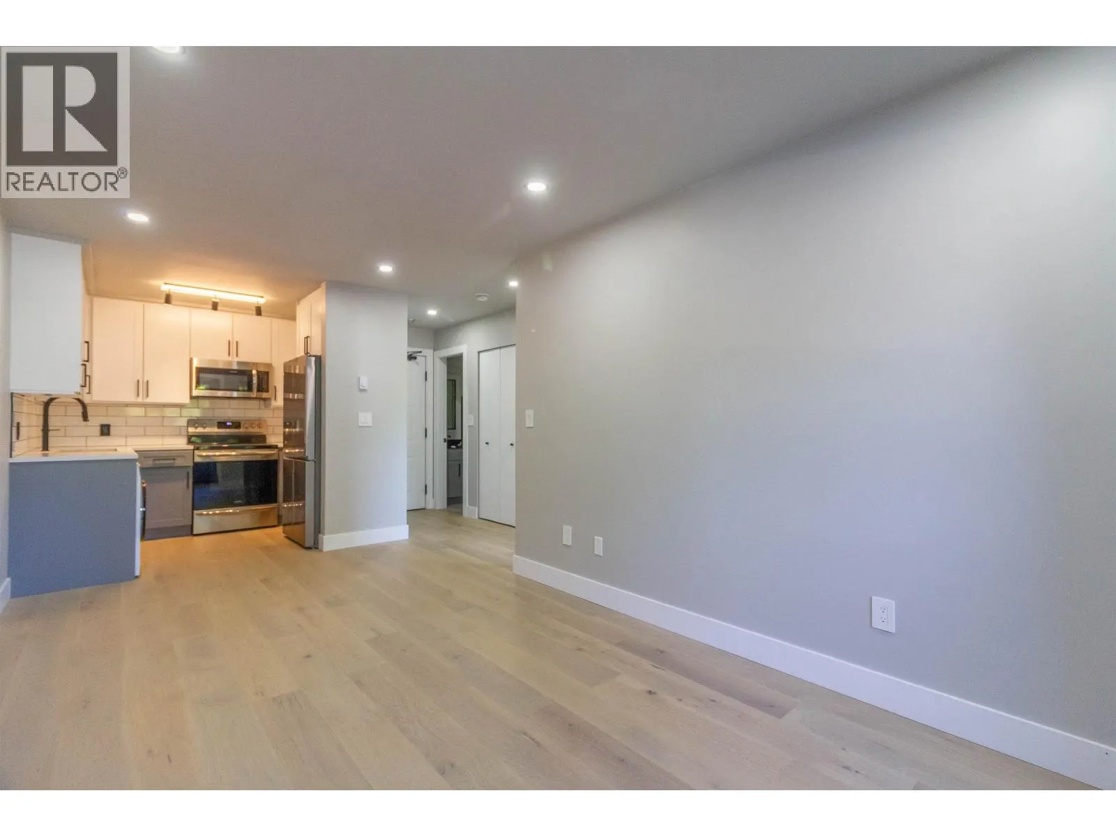 201 1948 COQUITLAM AVENUE