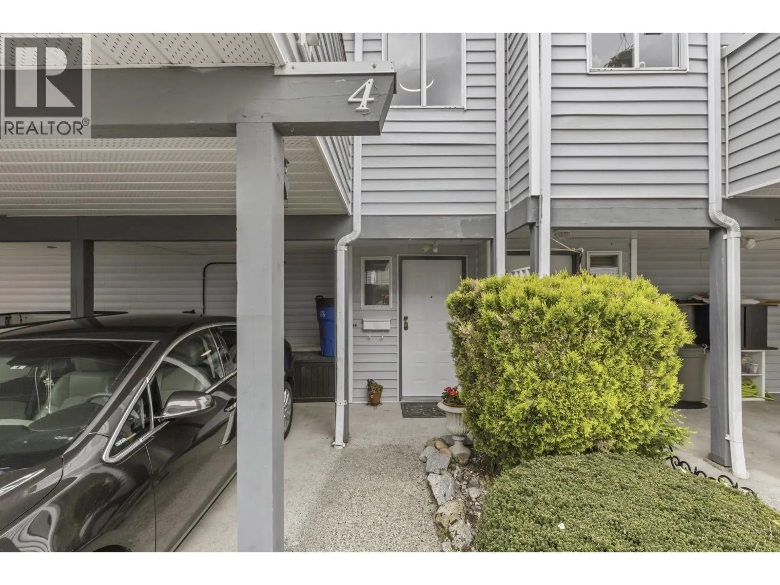 4 3384 COAST MERIDIAN ROAD