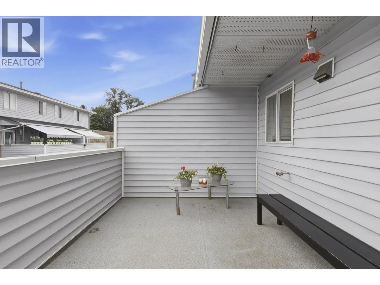 4 3384 COAST MERIDIAN ROAD