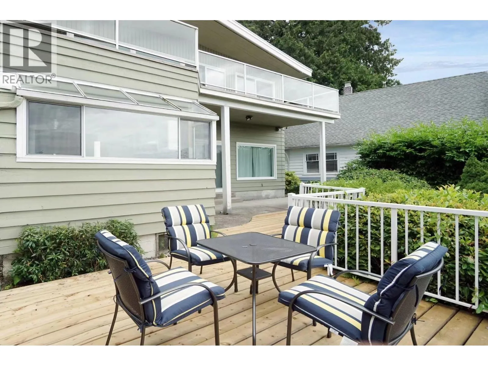 850 ESQUIMALT AVENUE