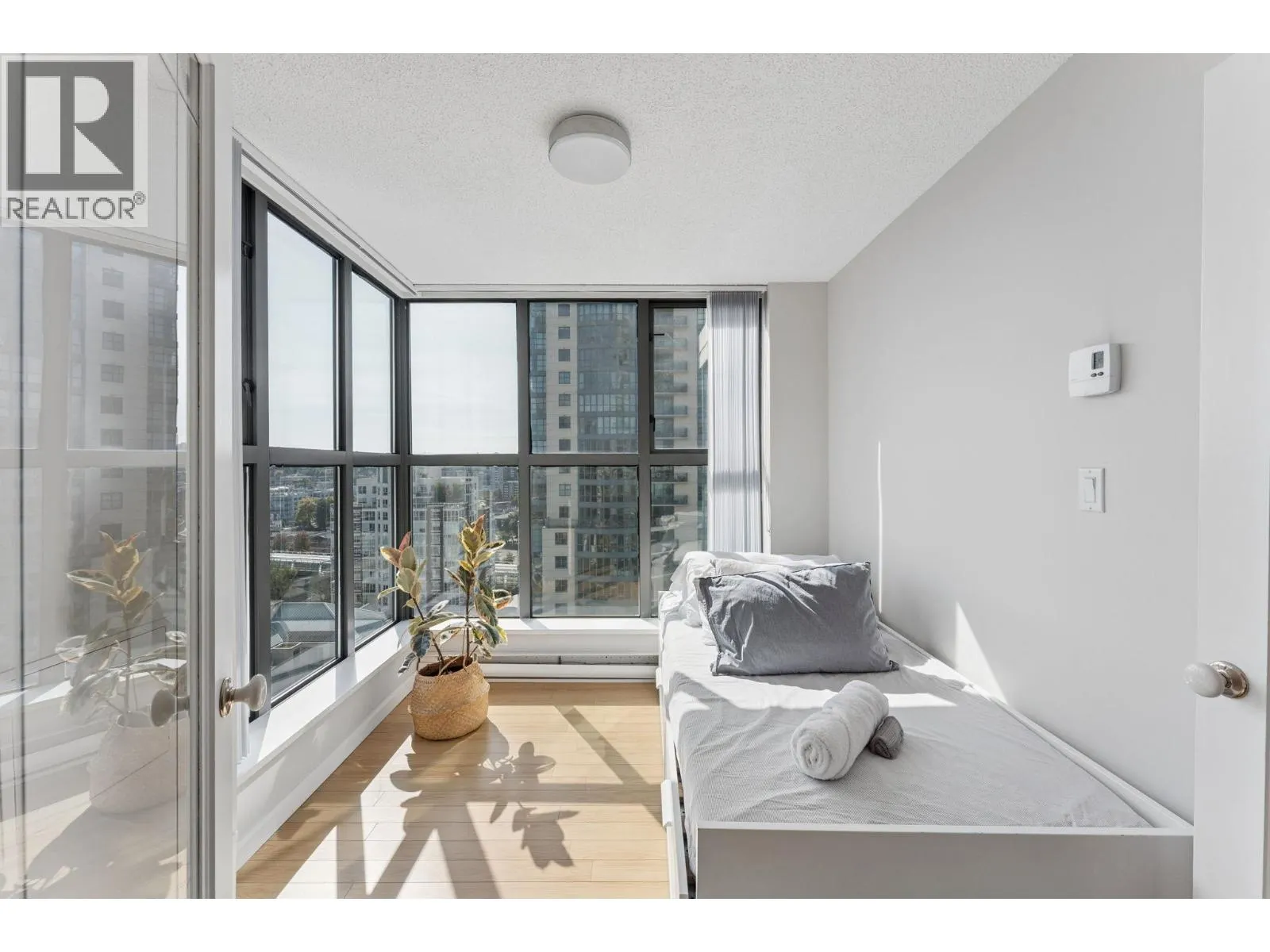1603 1128 QUEBEC STREET