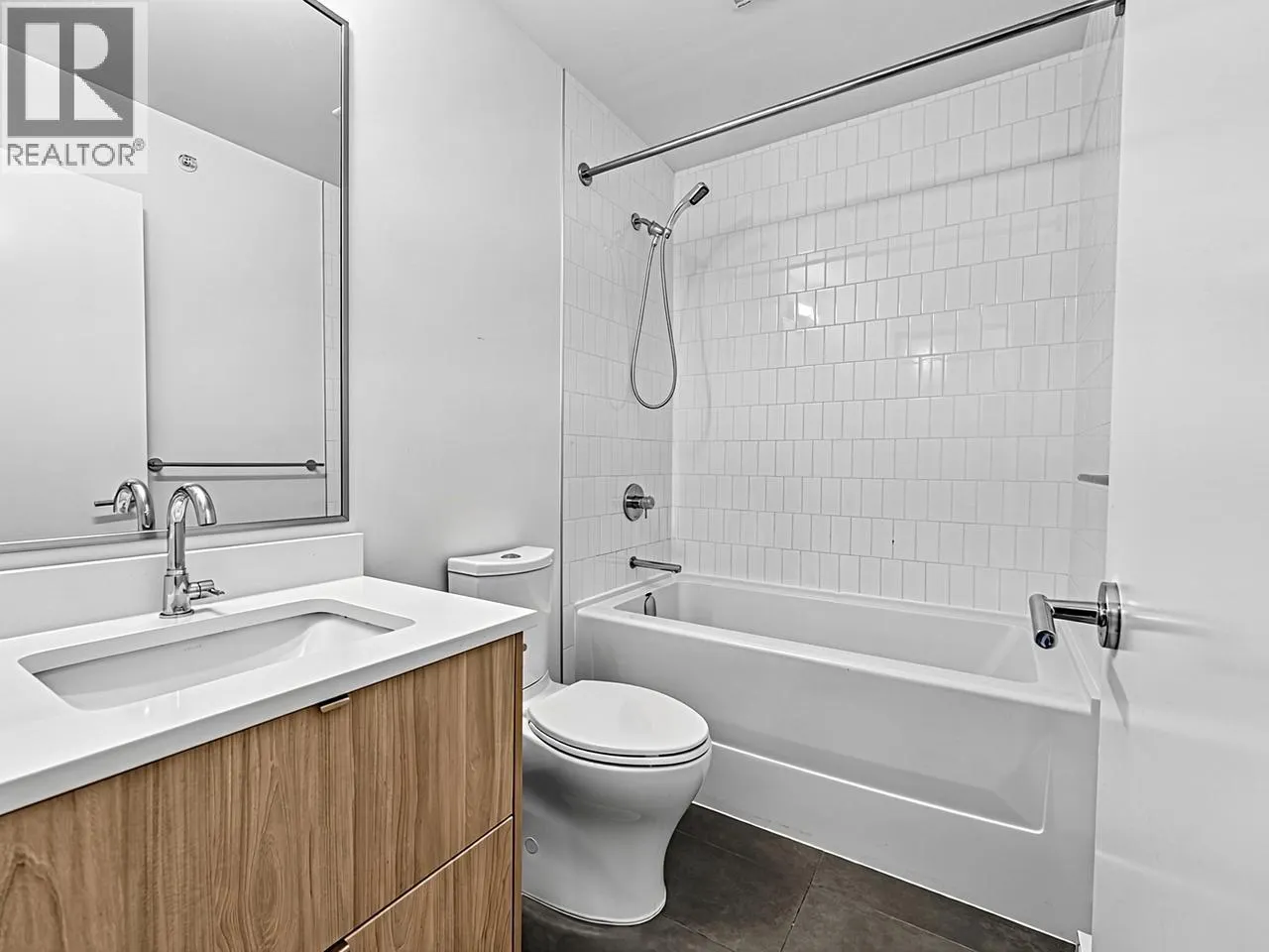 17 2560 PITT RIVER ROAD