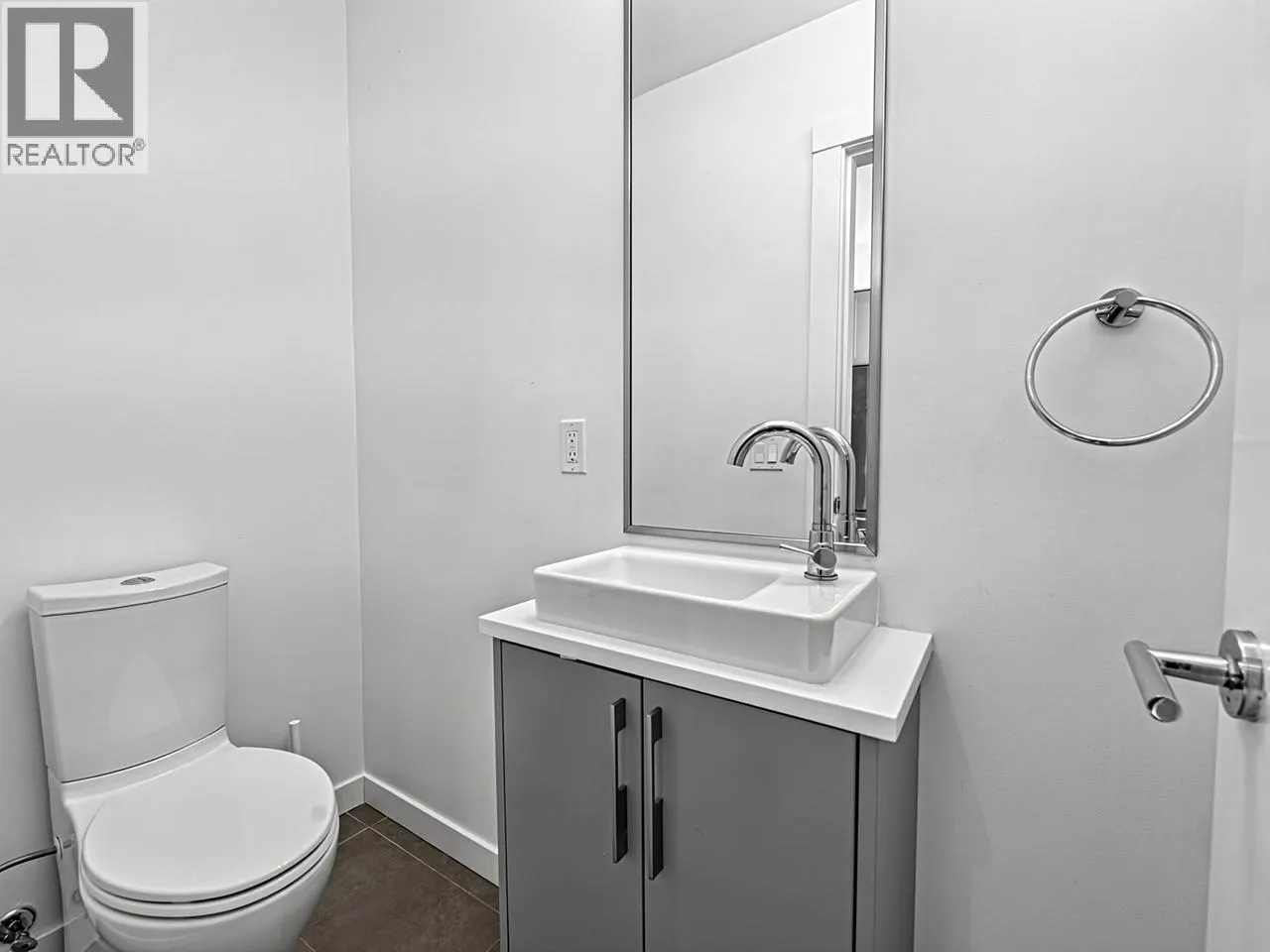 17 2560 PITT RIVER ROAD