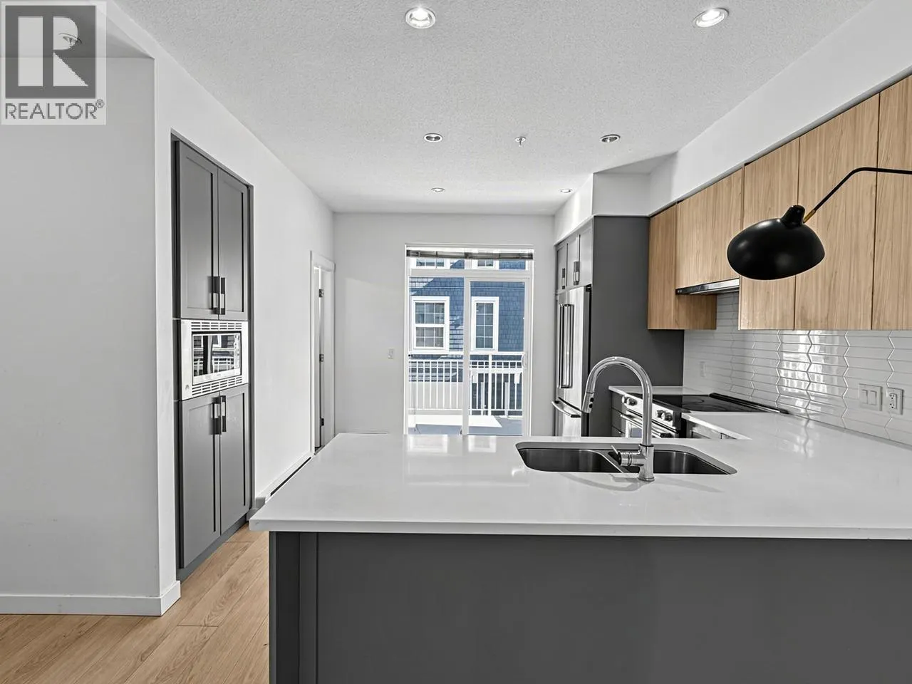 17 2560 PITT RIVER ROAD
