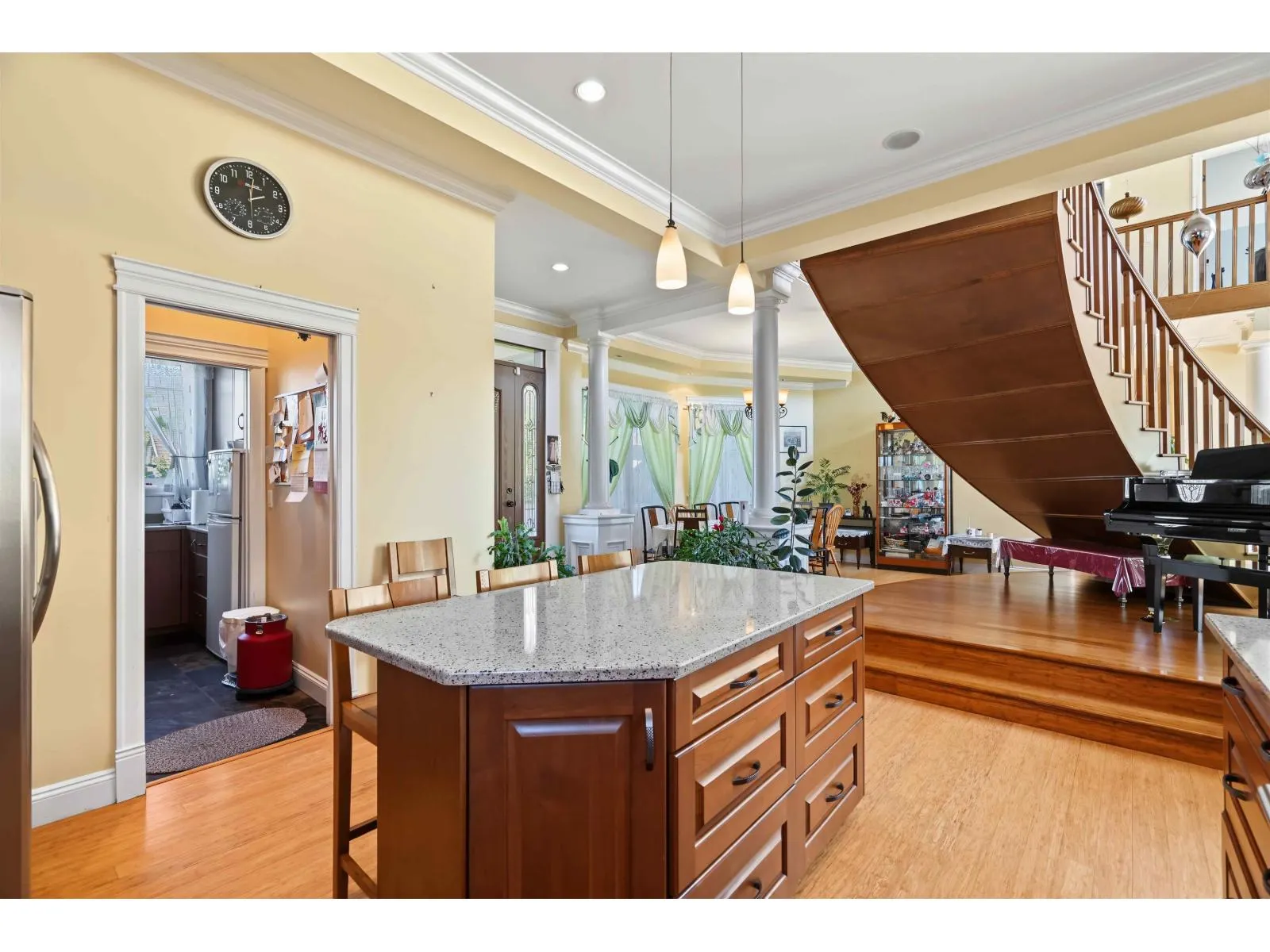 9168 DELVIEW LANE