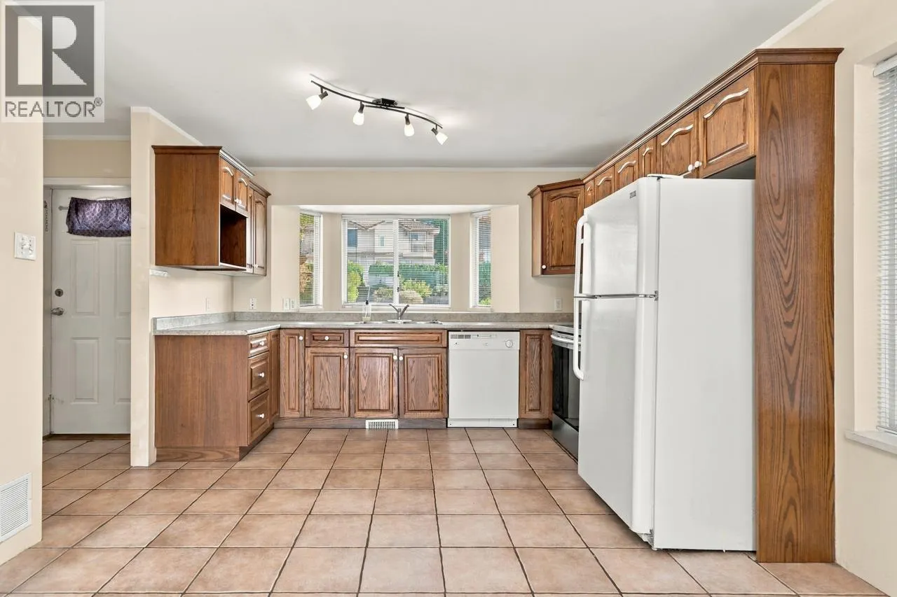 423-425 E 2ND STREET