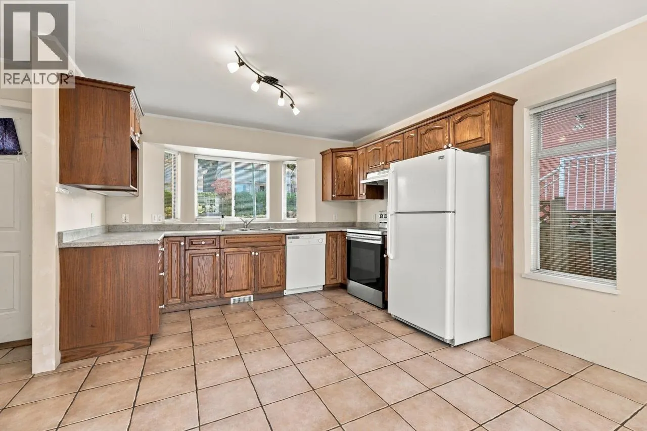 423-425 E 2ND STREET