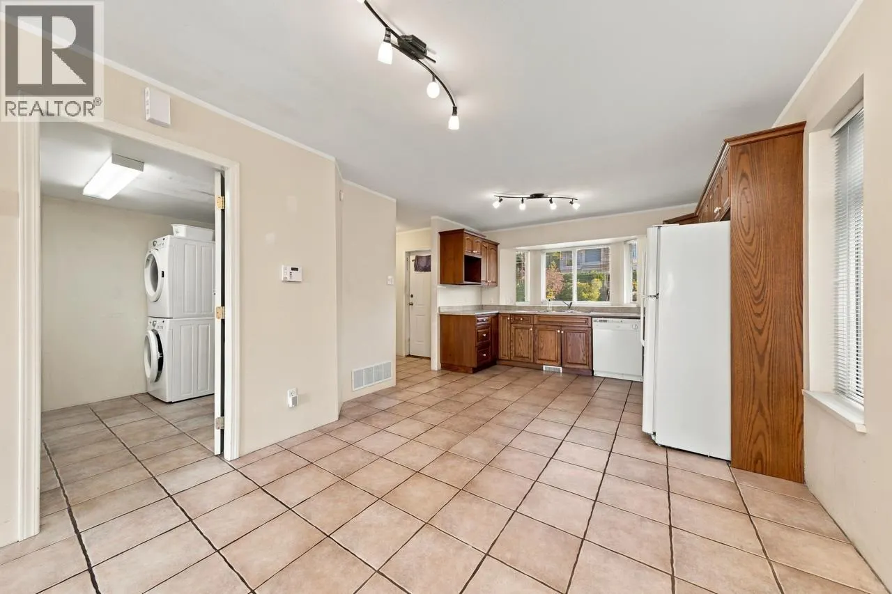 423-425 E 2ND STREET