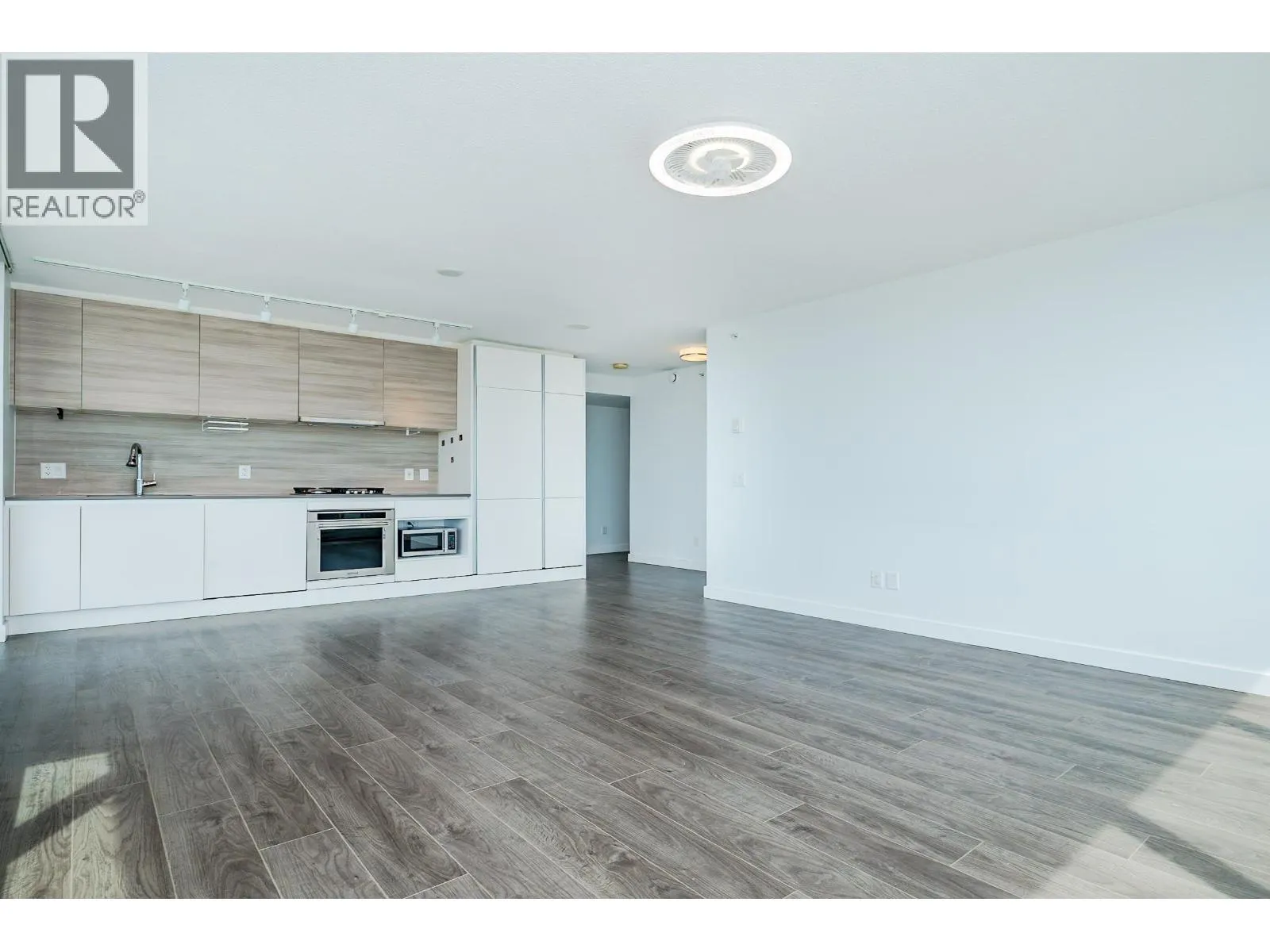 1811 988 QUAYSIDE DRIVE