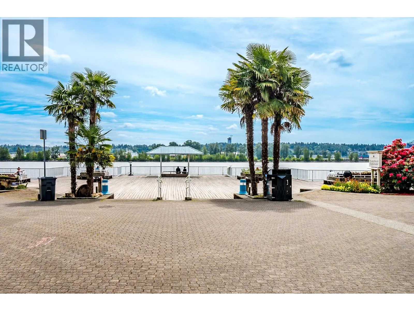 1811 988 QUAYSIDE DRIVE