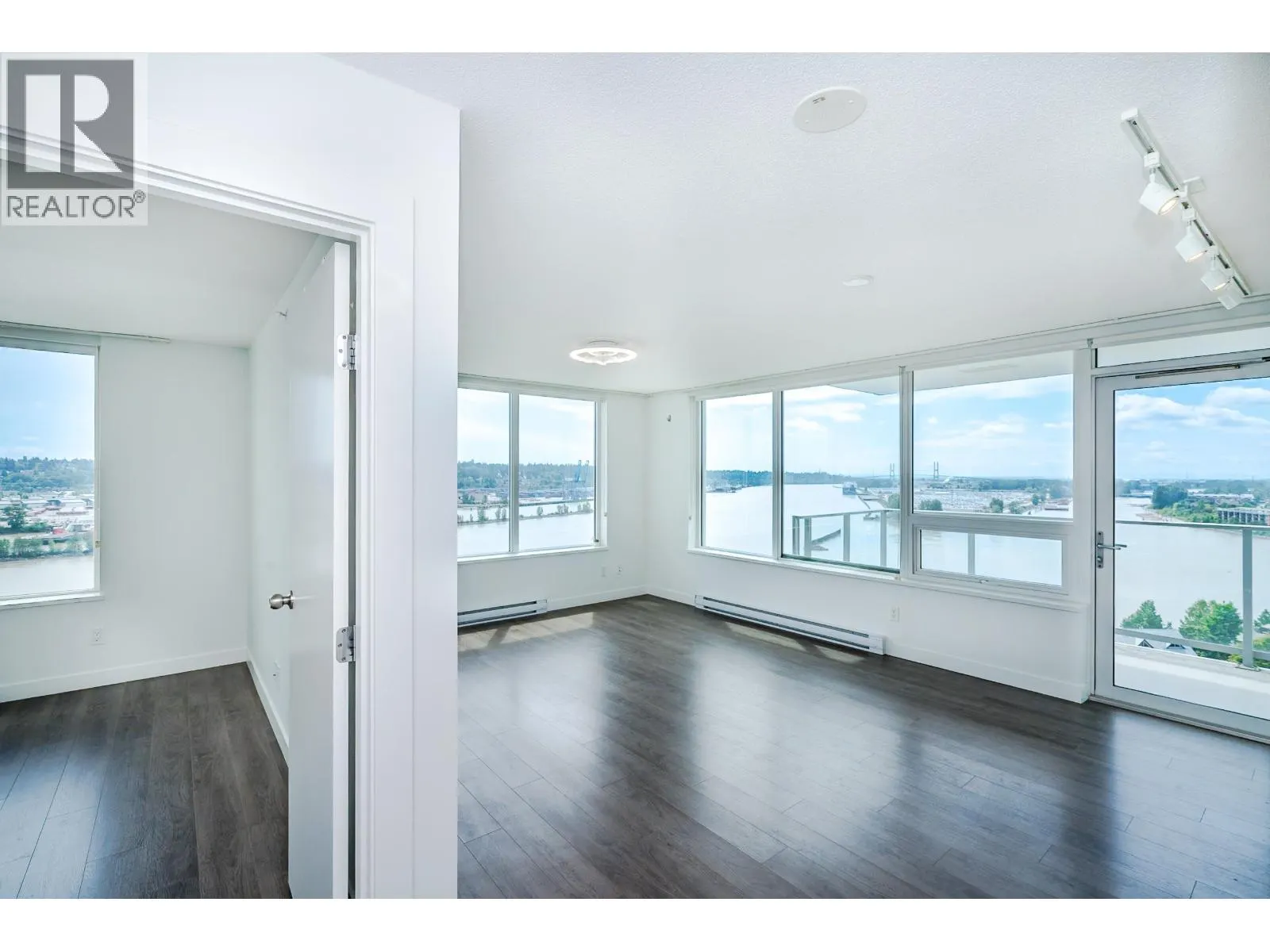 1811 988 QUAYSIDE DRIVE