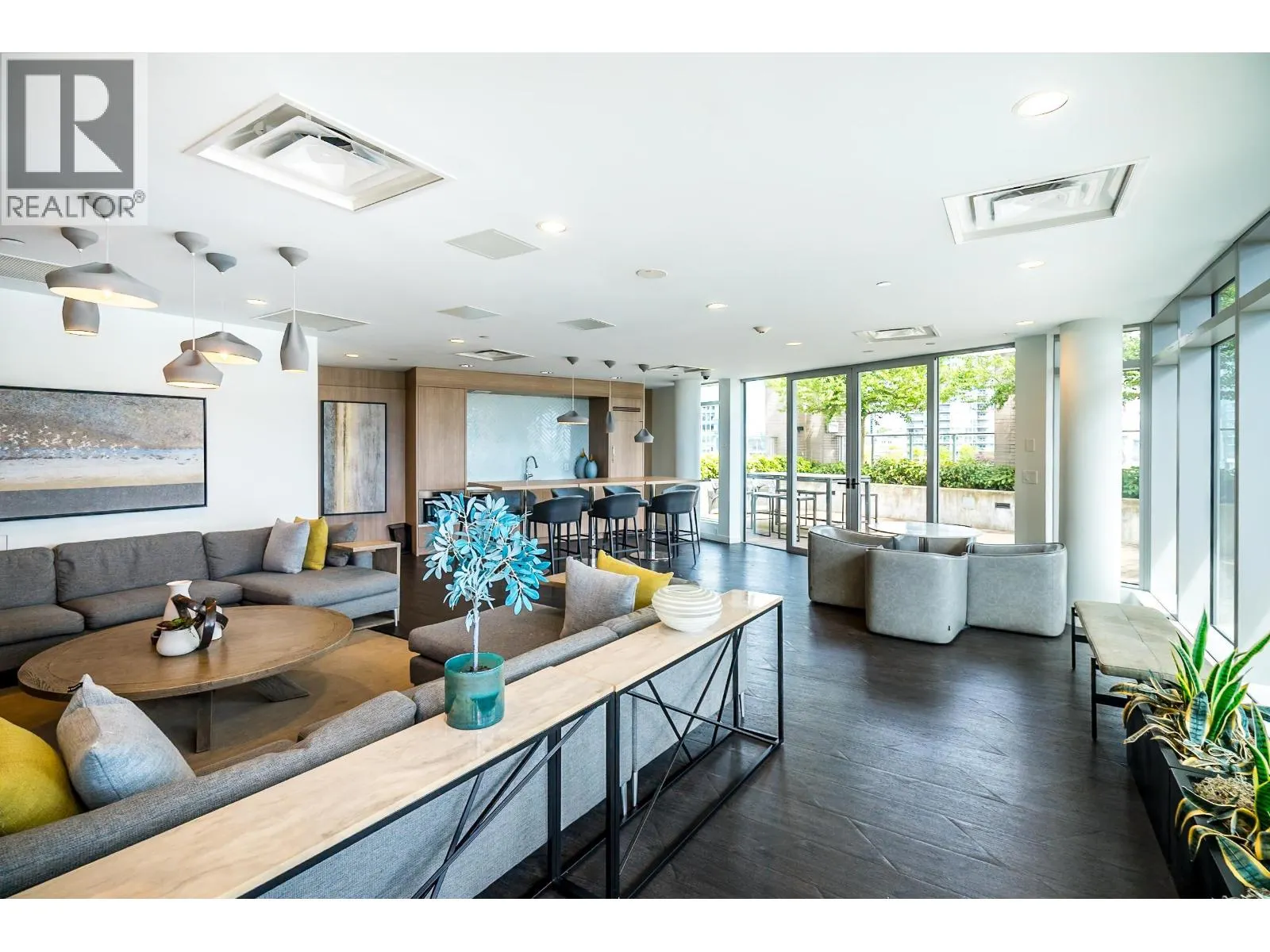 1811 988 QUAYSIDE DRIVE
