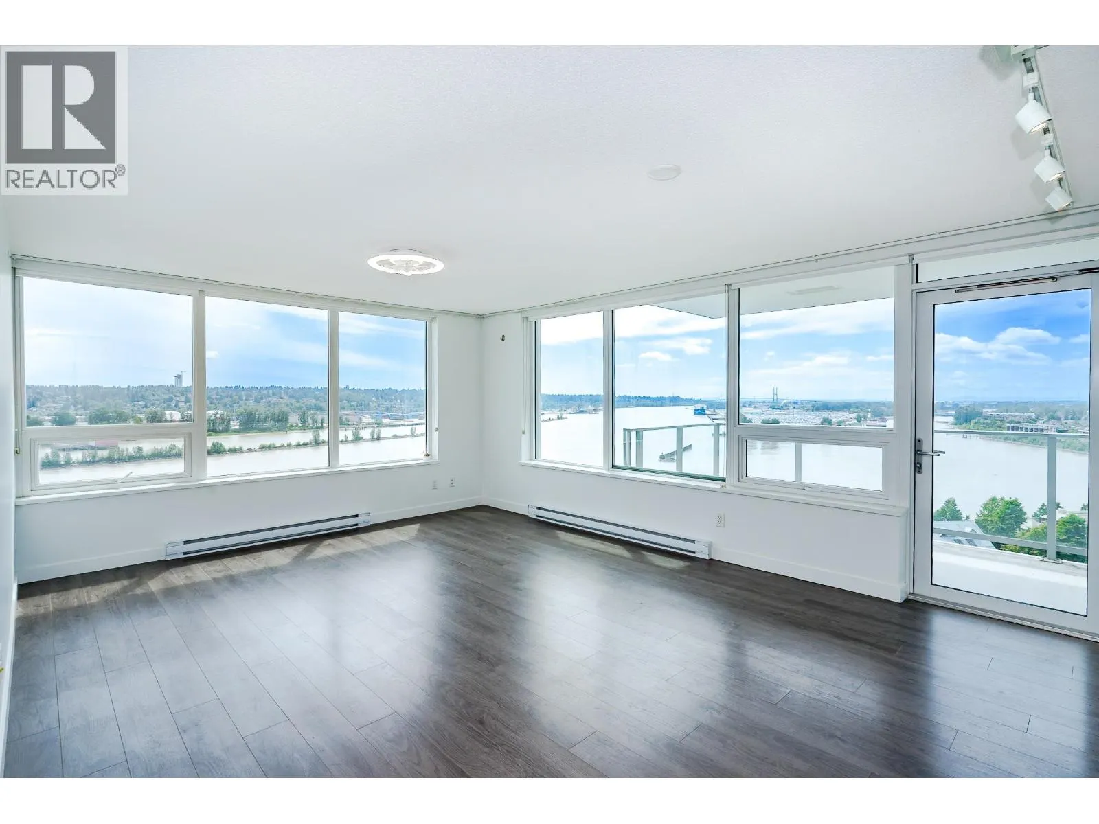1811 988 QUAYSIDE DRIVE