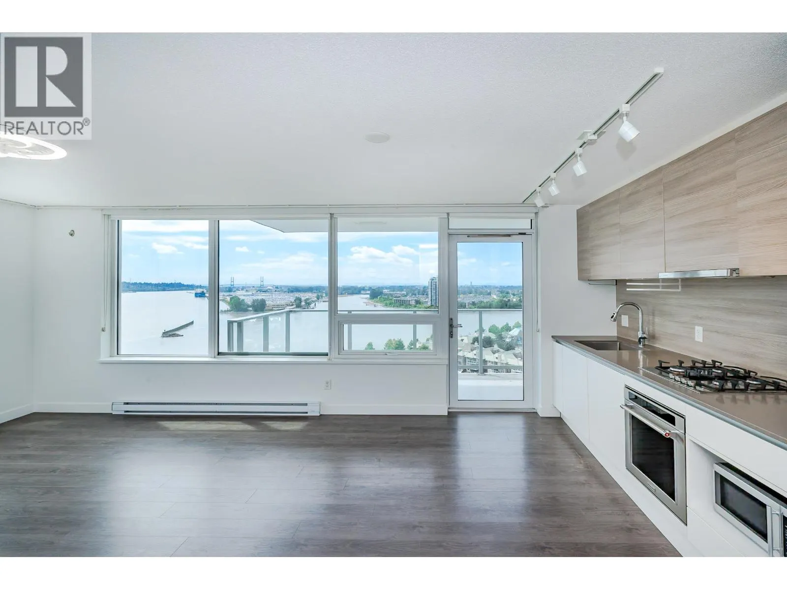 1811 988 QUAYSIDE DRIVE