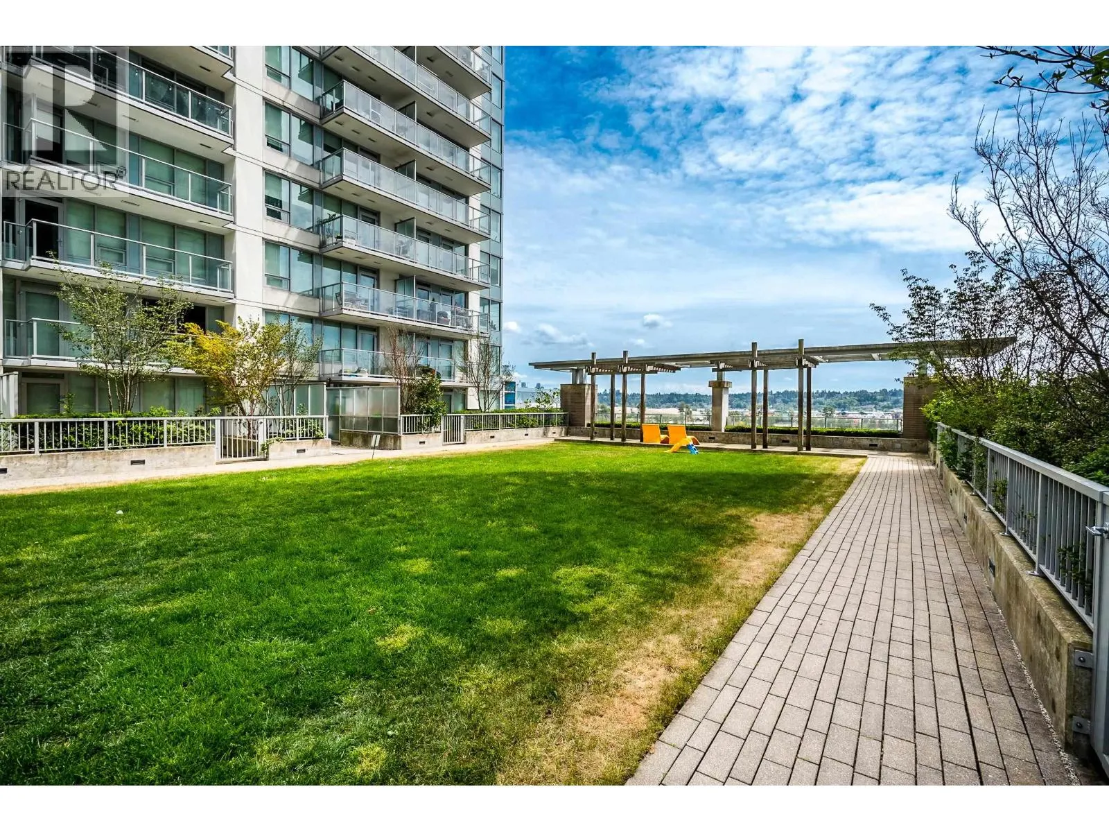 1811 988 QUAYSIDE DRIVE