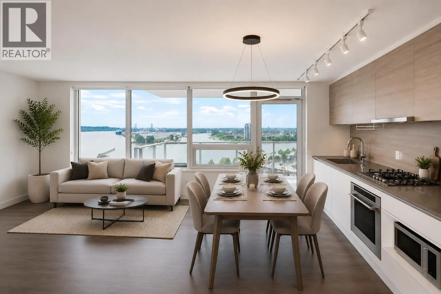 1811 988 QUAYSIDE DRIVE