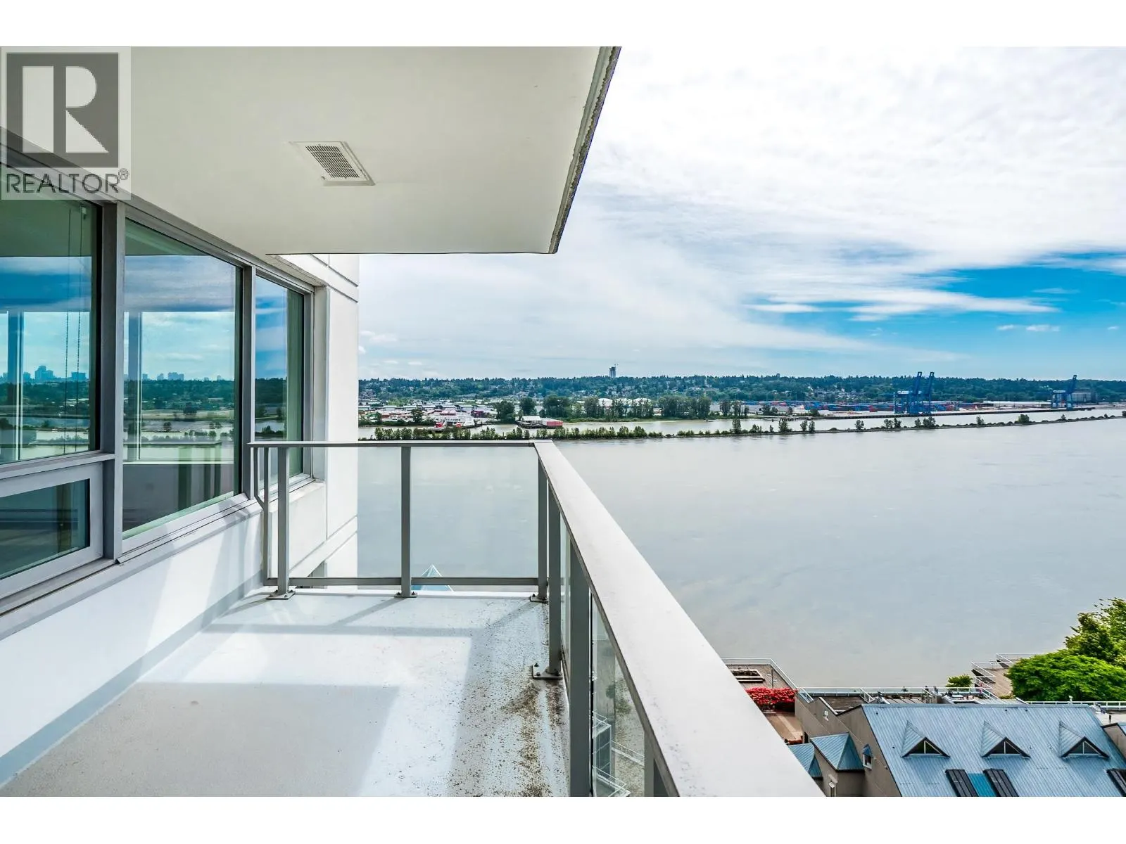 1811 988 QUAYSIDE DRIVE