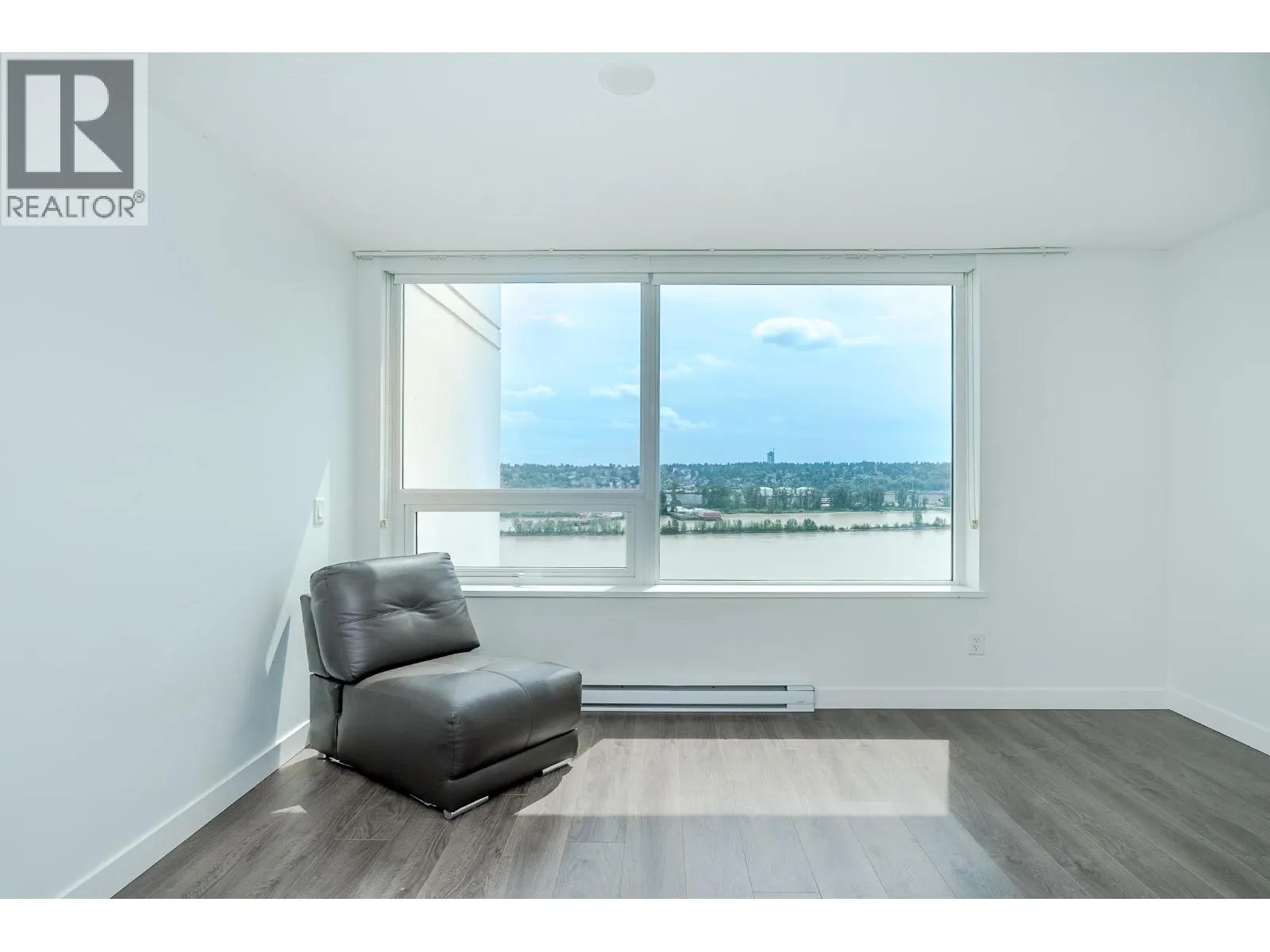 1811 988 QUAYSIDE DRIVE