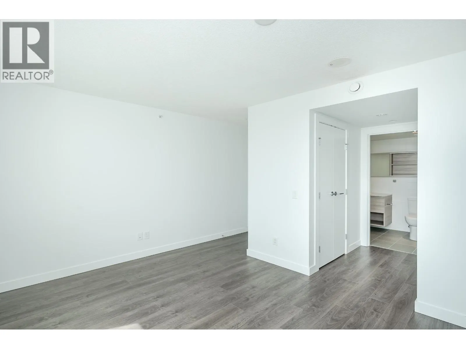 1811 988 QUAYSIDE DRIVE