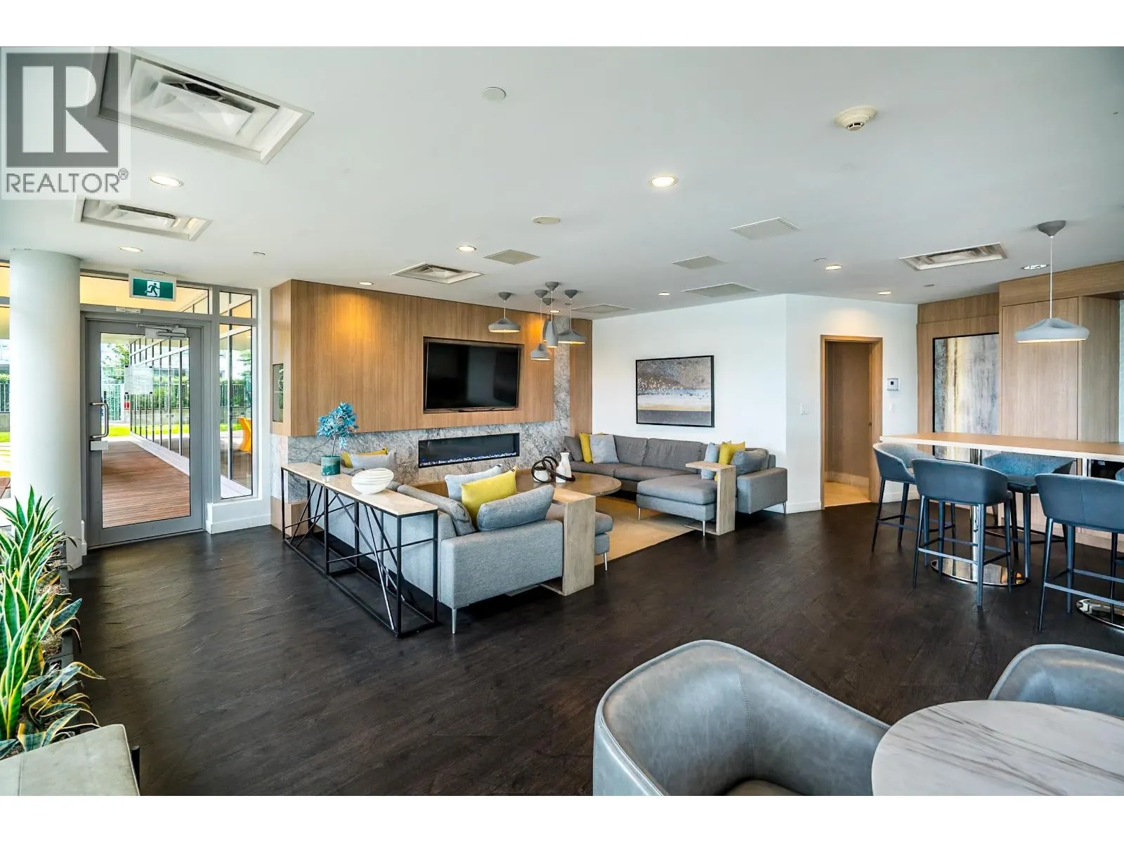 1811 988 QUAYSIDE DRIVE