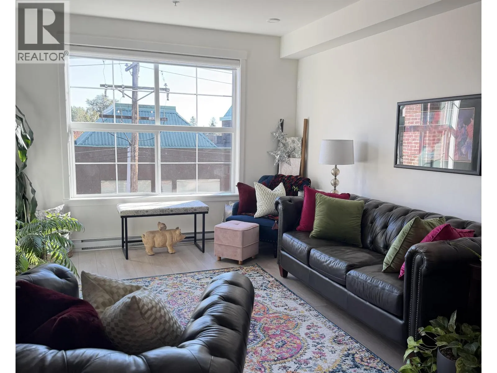 308 22633 SELKIRK AVENUE