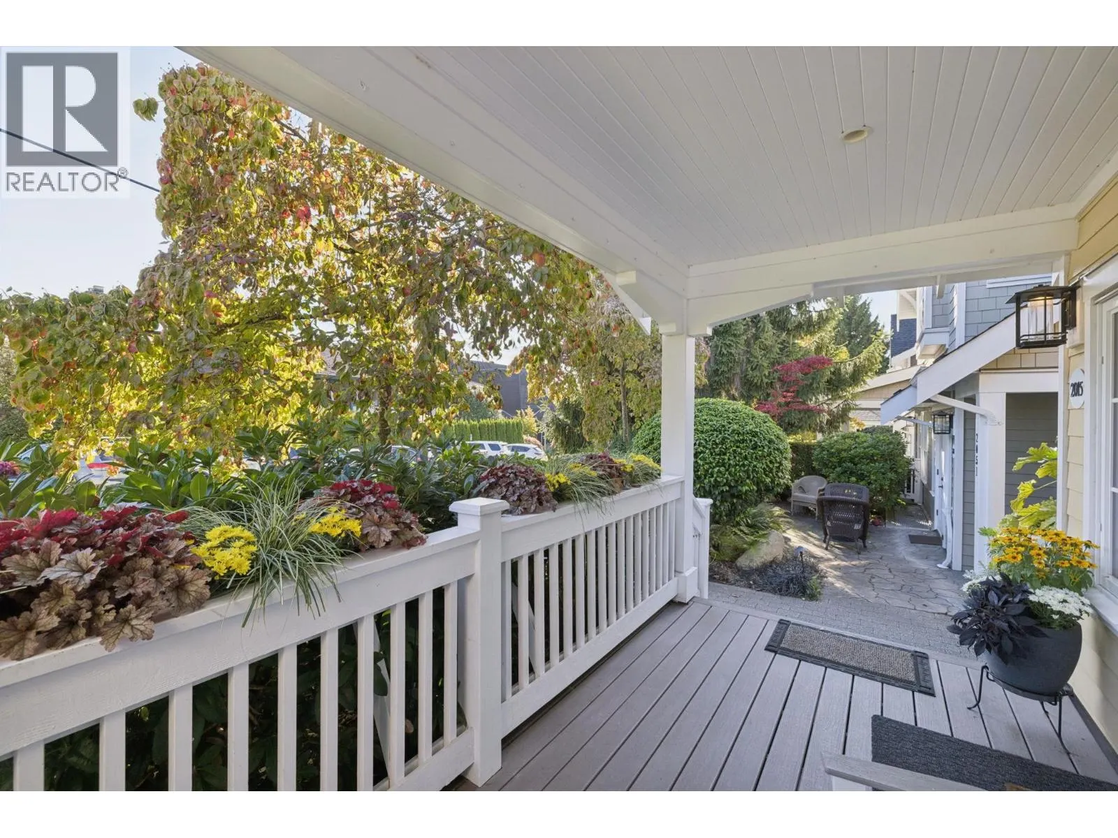 2015 ESQUIMALT AVENUE
