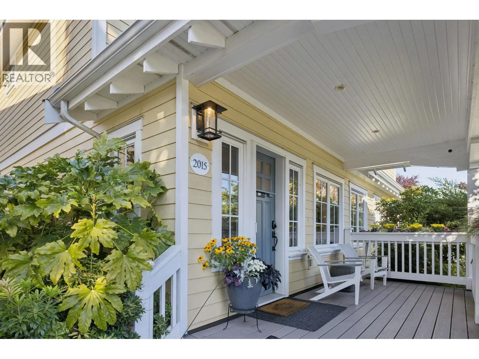 2015 ESQUIMALT AVENUE