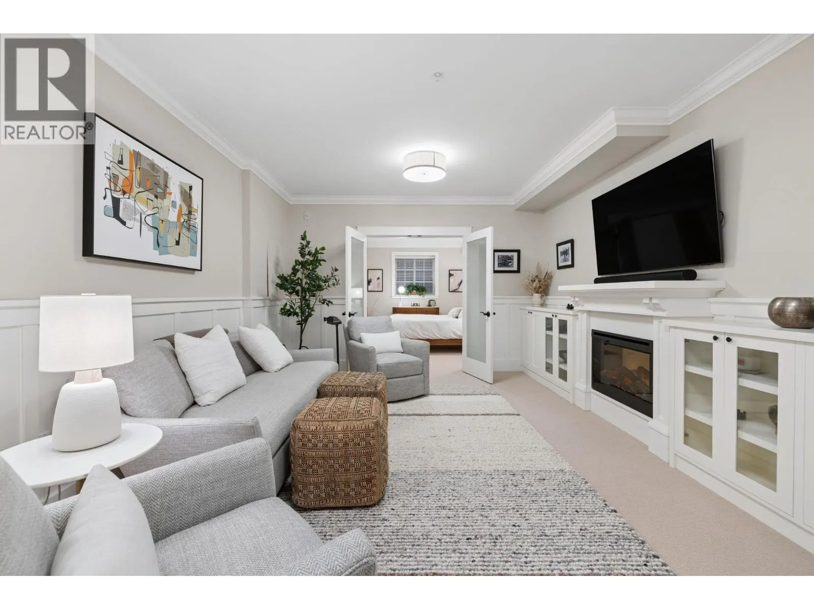 2015 ESQUIMALT AVENUE