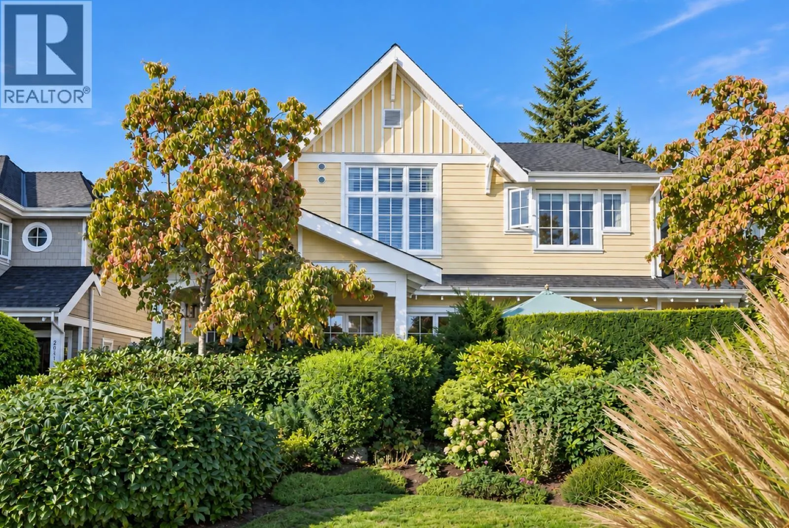 2015 ESQUIMALT AVENUE