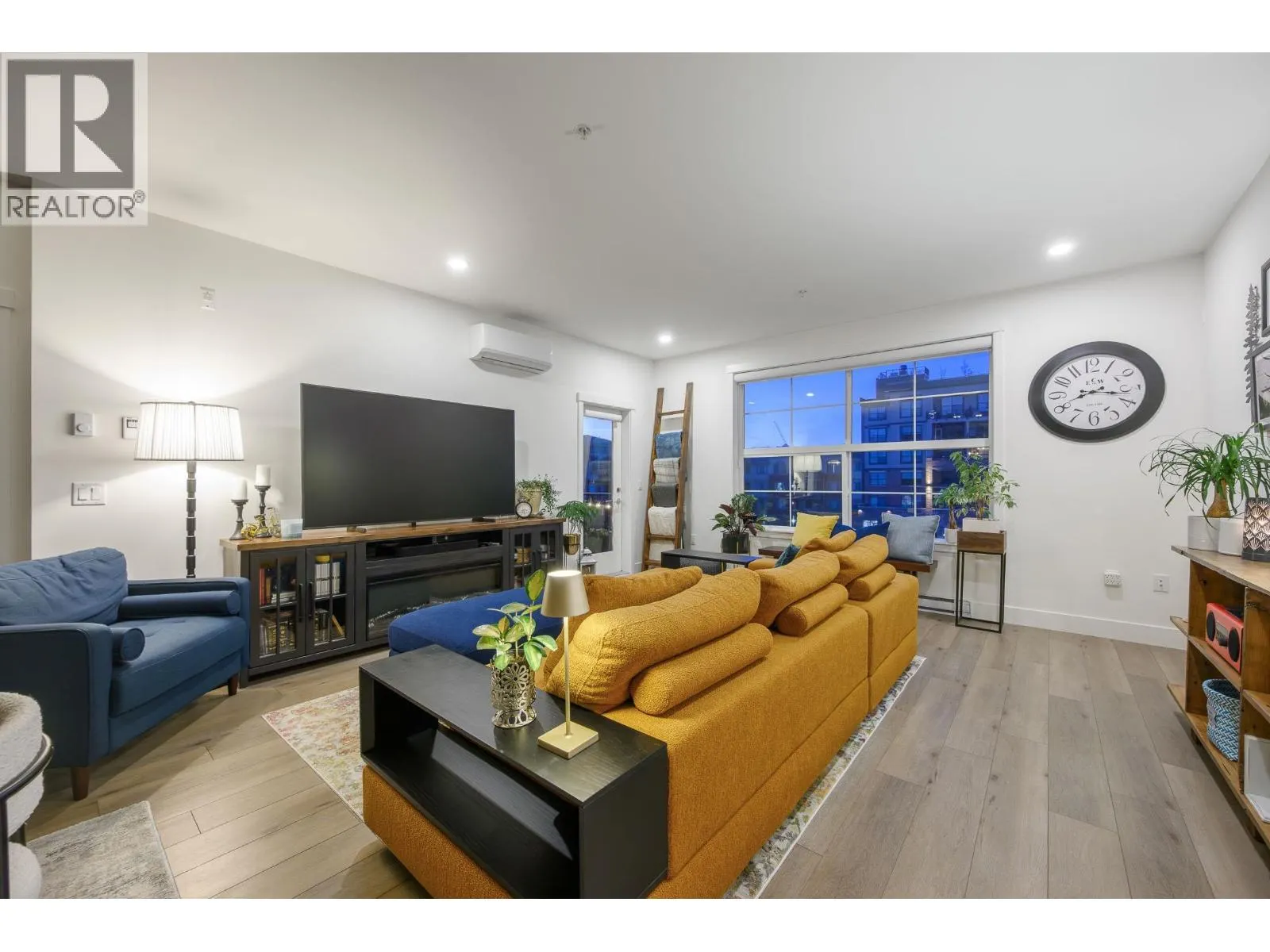 316 22633 SELKIRK AVENUE