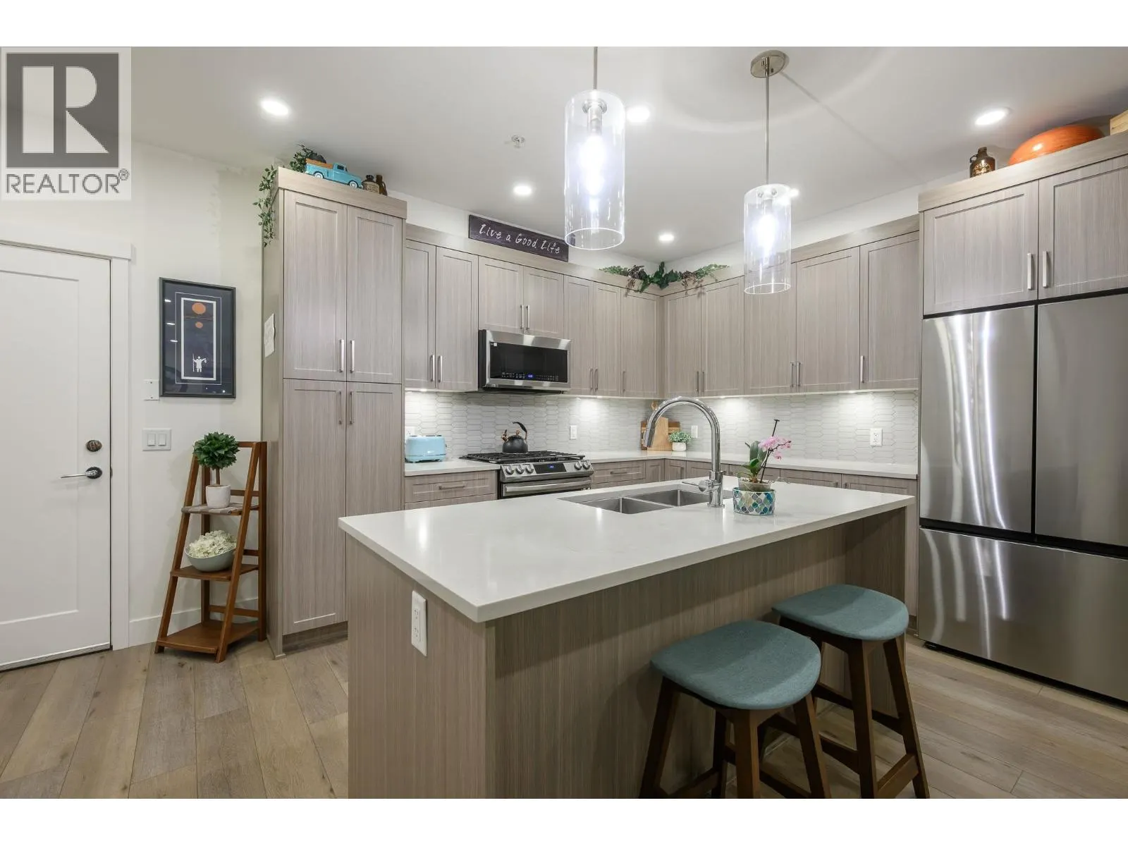 316 22633 SELKIRK AVENUE