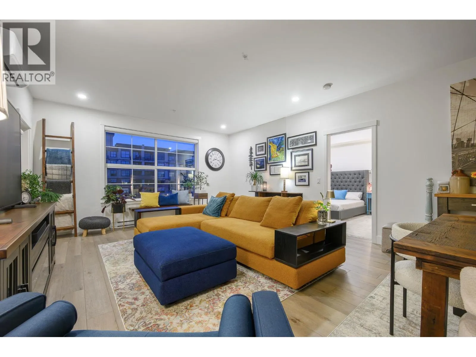 316 22633 SELKIRK AVENUE