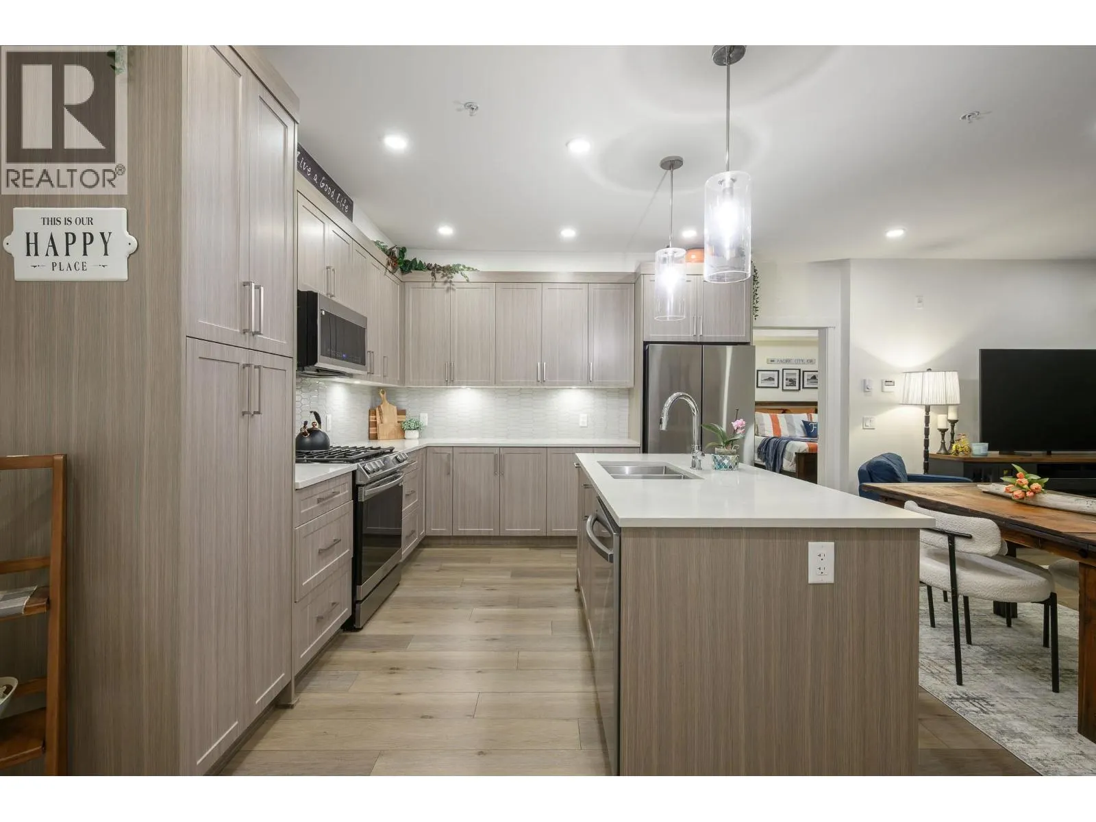 316 22633 SELKIRK AVENUE