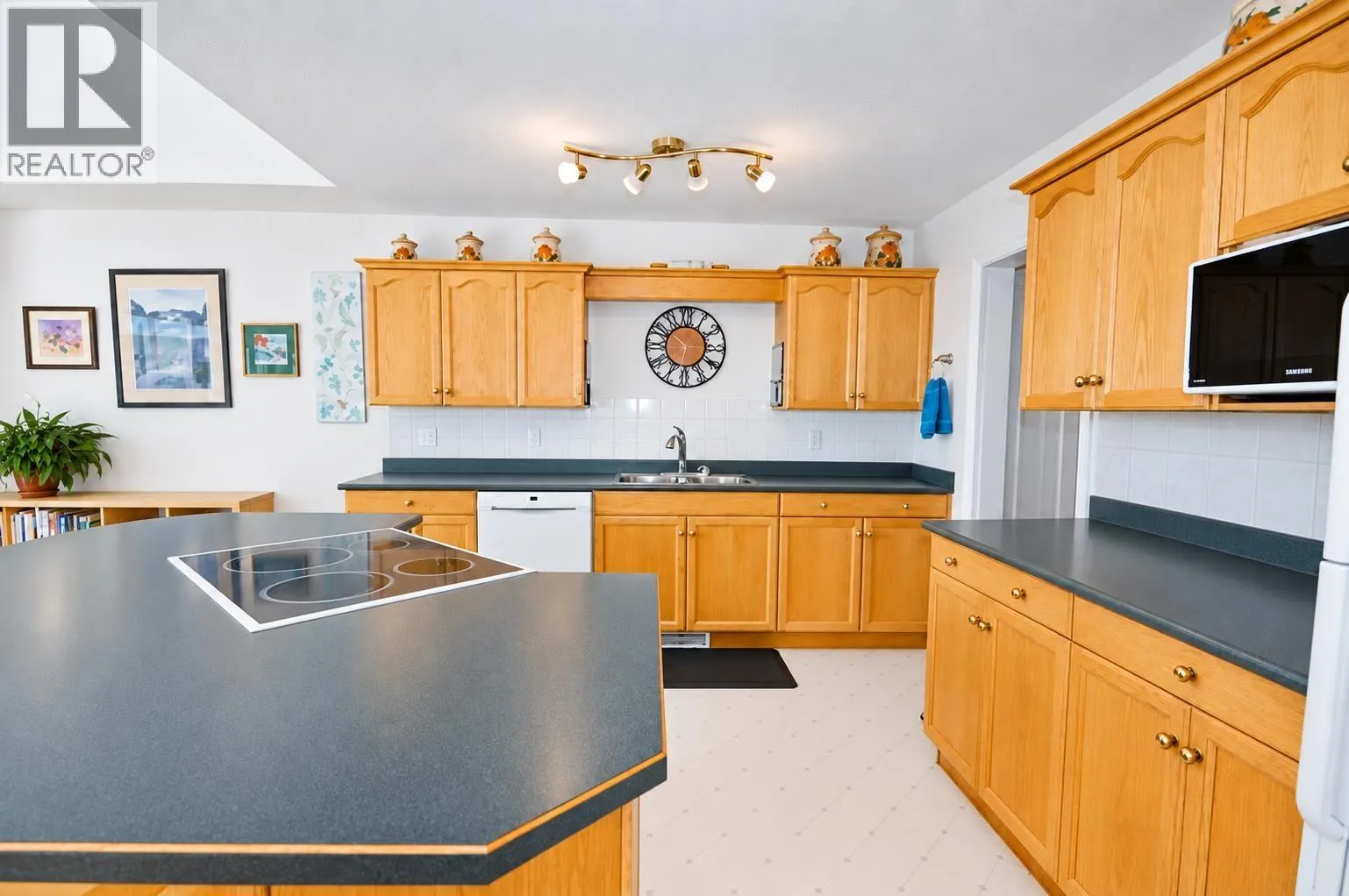 10 11 EAGLE CRESCENT