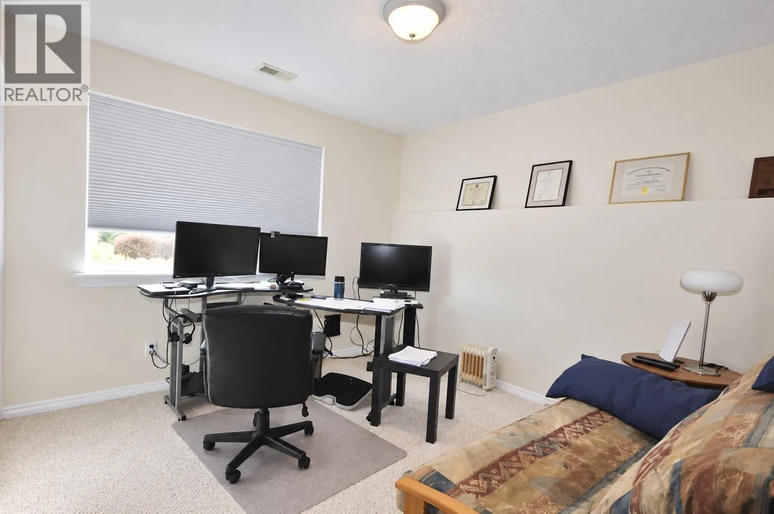 10 11 EAGLE CRESCENT